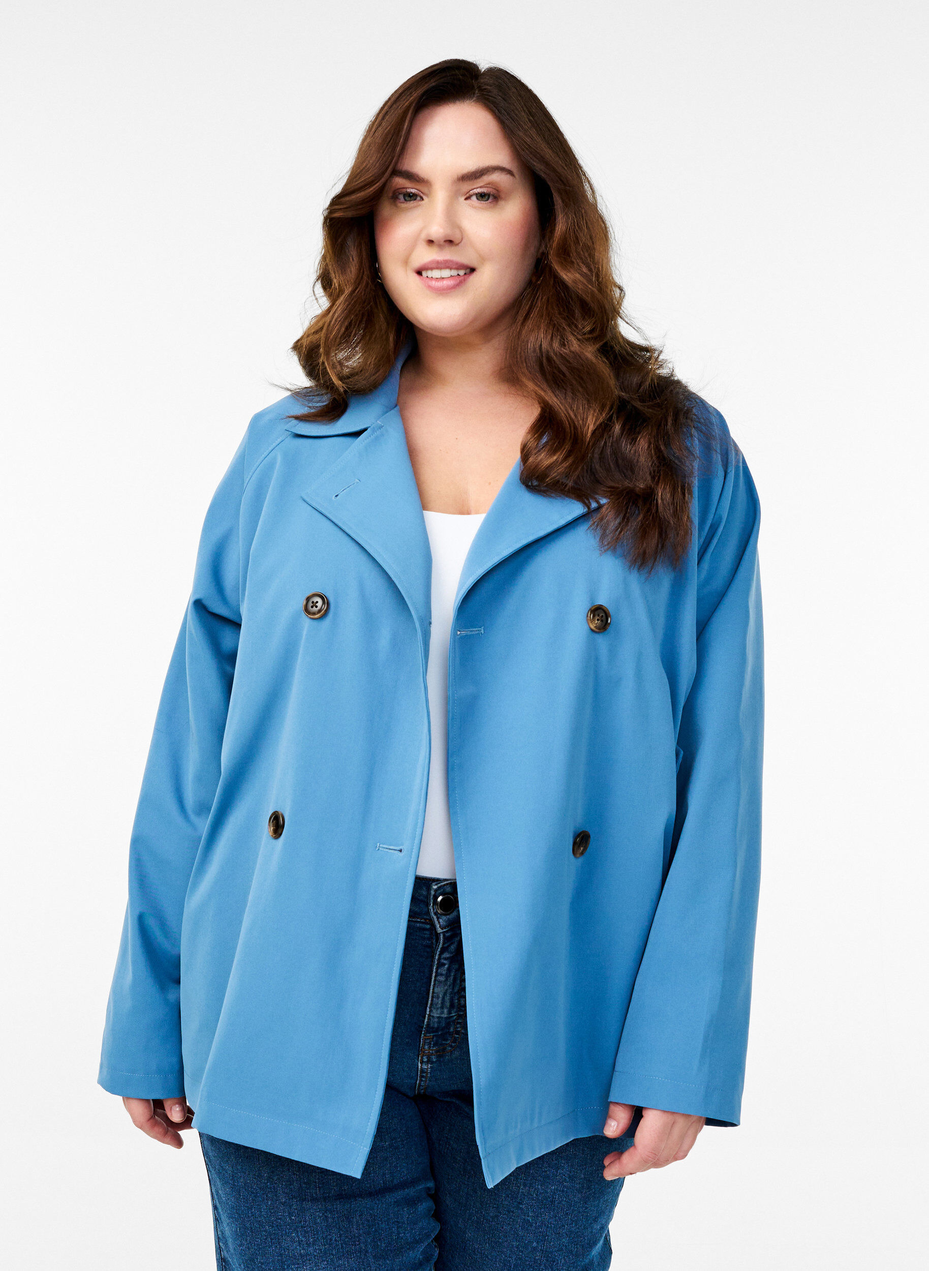 Kurzer Trenchcoat mit Taschen, Blau, Model
