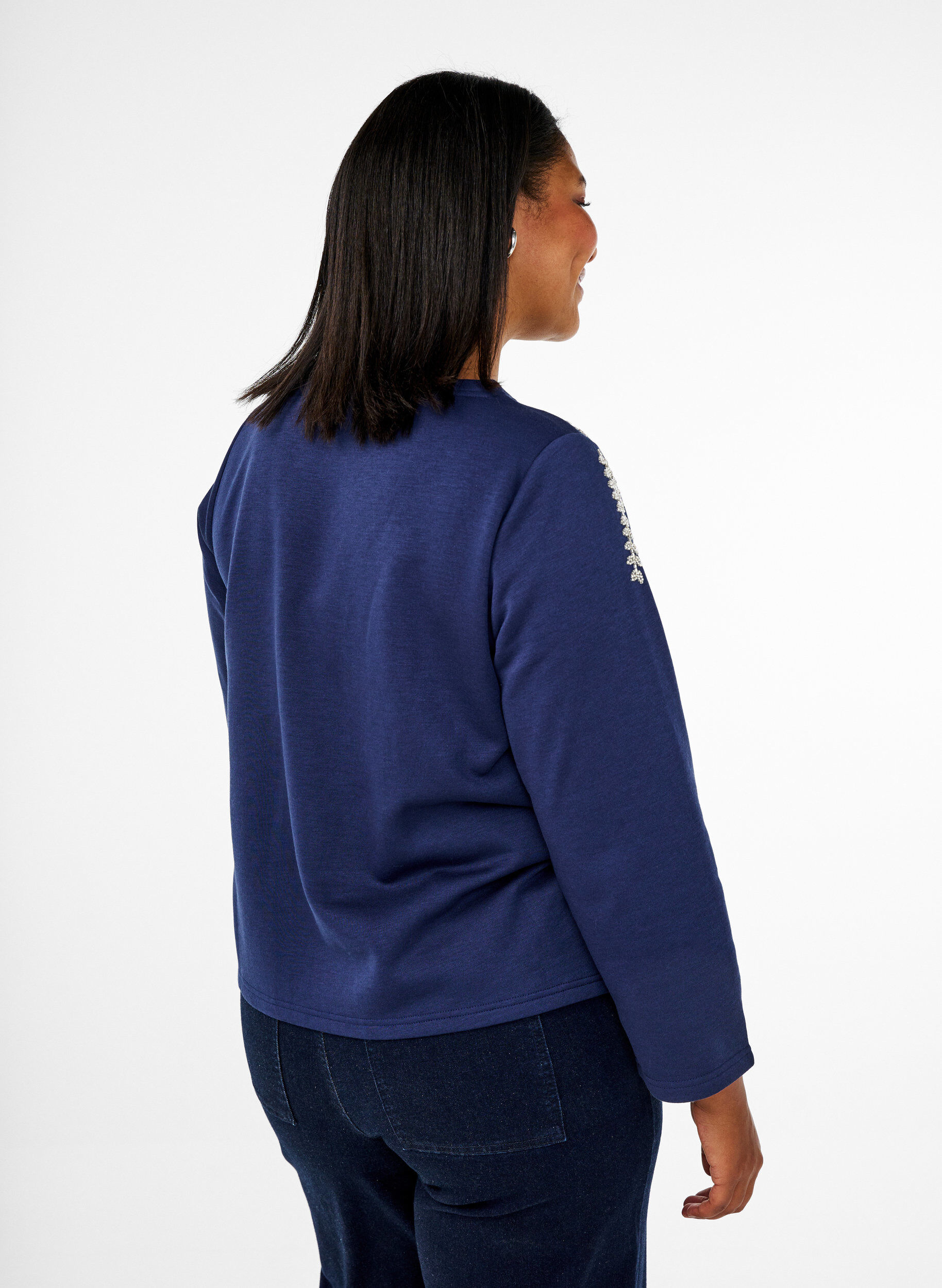 Zizzi Kurzer Sweatshirt mit Perlendetails, Blau, Model image number 2