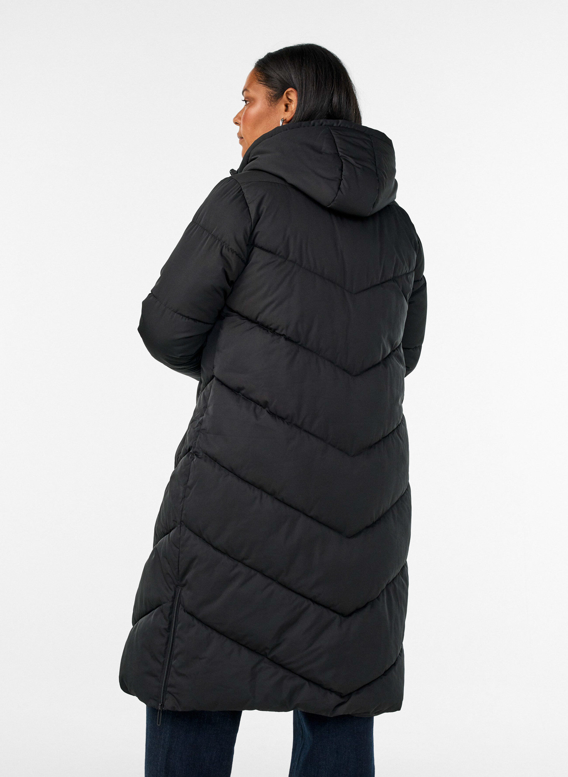 ZizziLanger Puffermantel mit Kapuze und Taschen, Schwarz, Model image number 2
