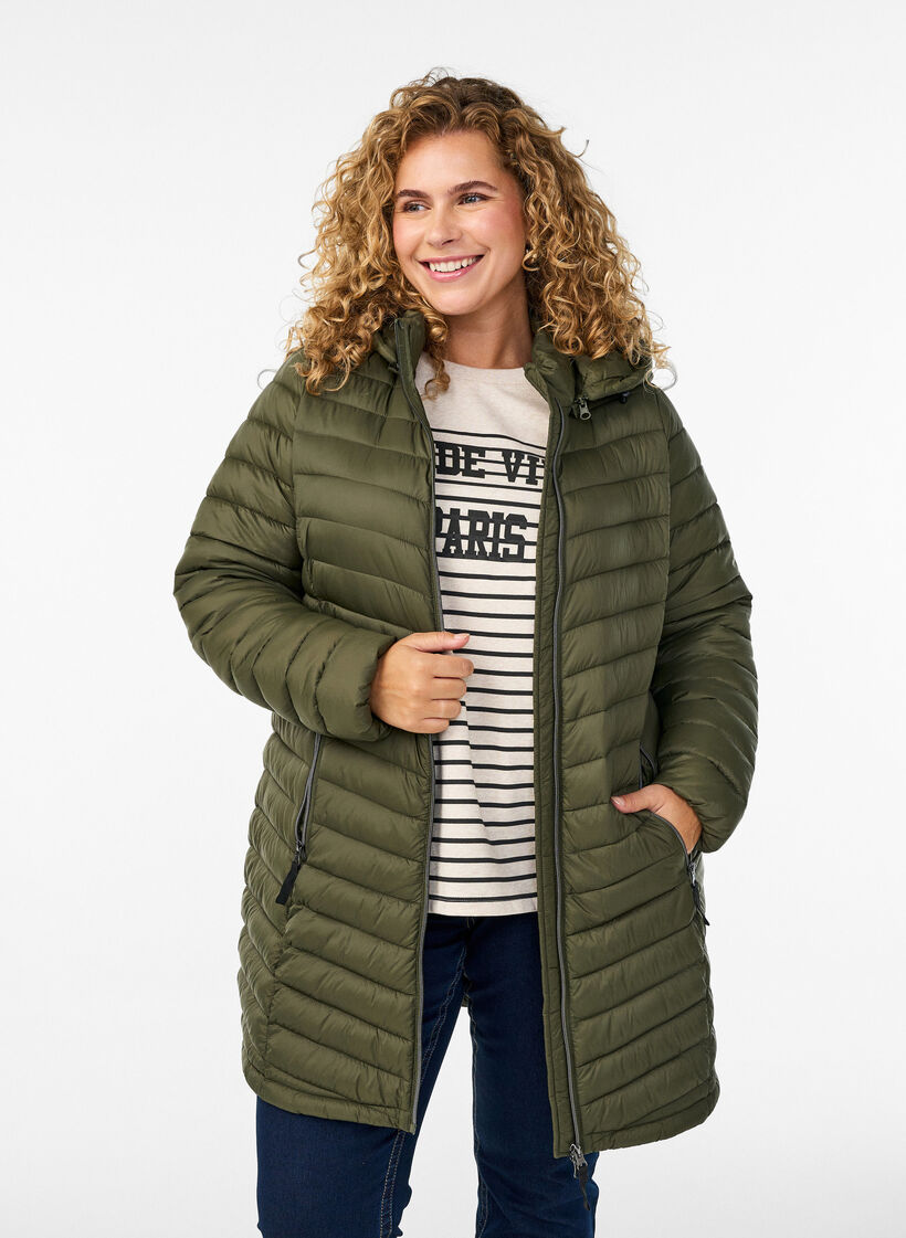 Veste l&eacute;g&egrave;re avec poches et capuche amovible., Vert fonc&eacute;, Model image number 0