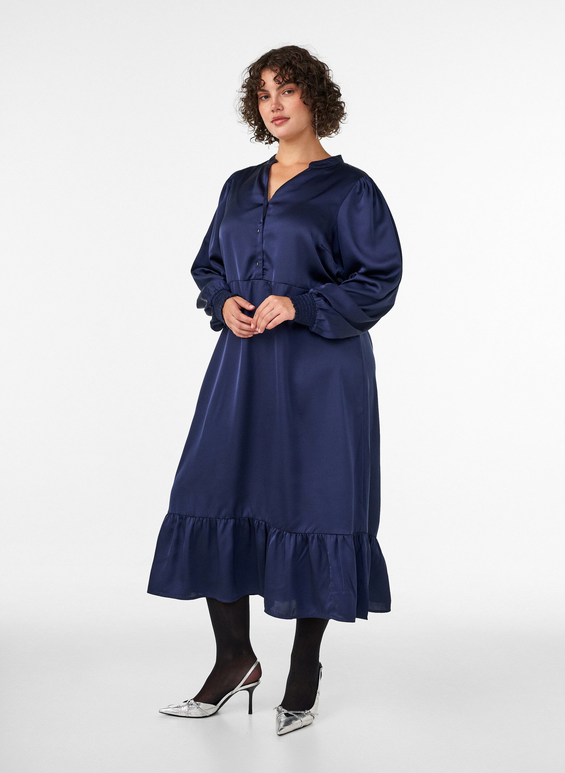 ZizziRobe en satin avec manches longues et col en V, Bleu, Model image number 0