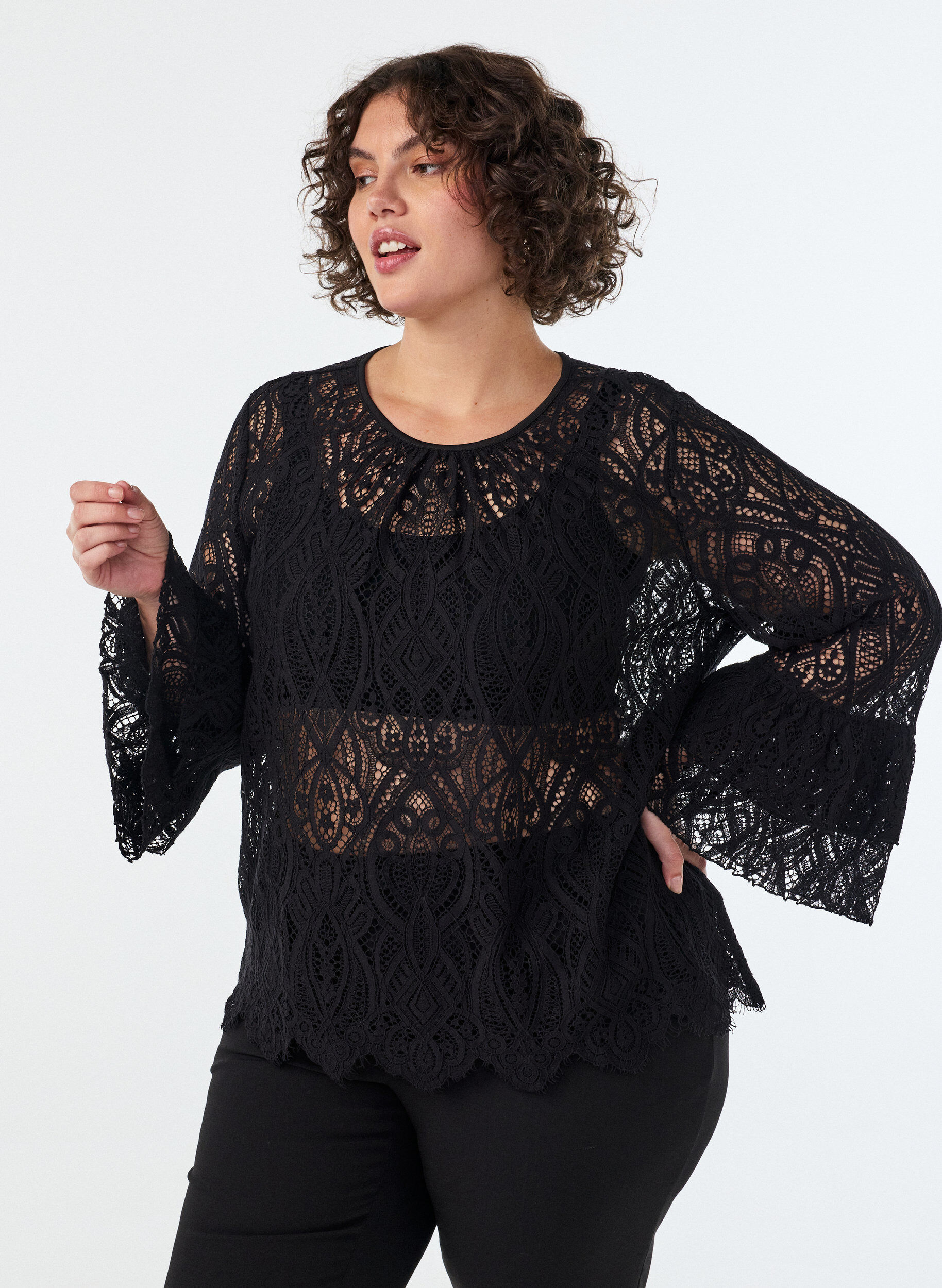 ZizziBlouse en dentelle avec manches longues trompette et volants, Noir, Model image number 0