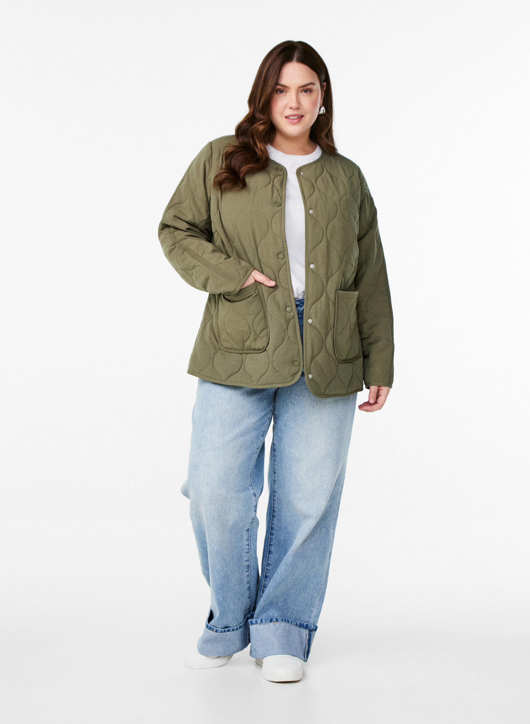 Zizzi Steppjacke mit Kn&ouml;pfen und Taschen, Gr&uuml;n, Model image number 1