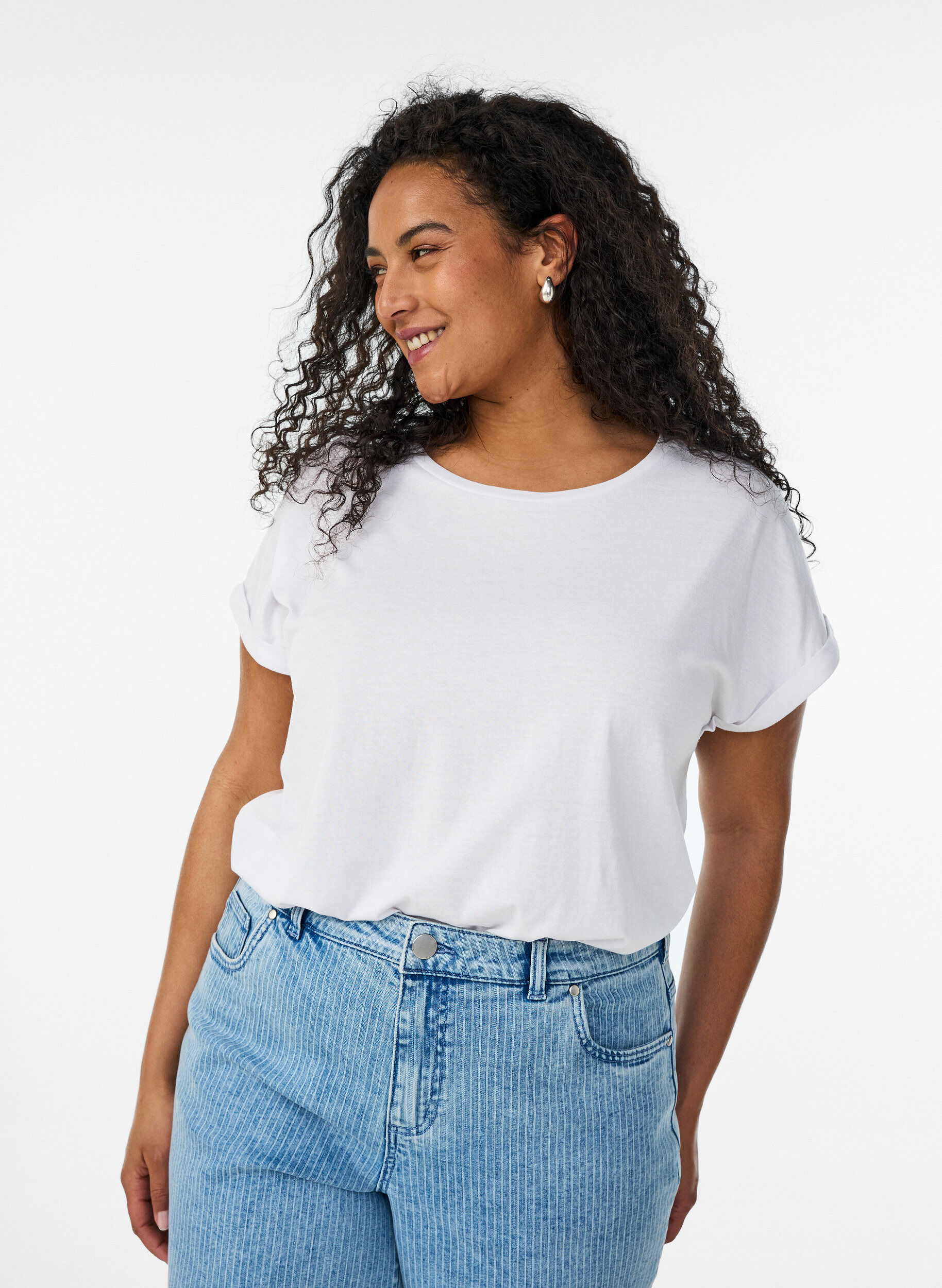 Kurz&auml;rmeliges T-Shirt aus einer Baumwollmischung, Wei&szlig;, Model
