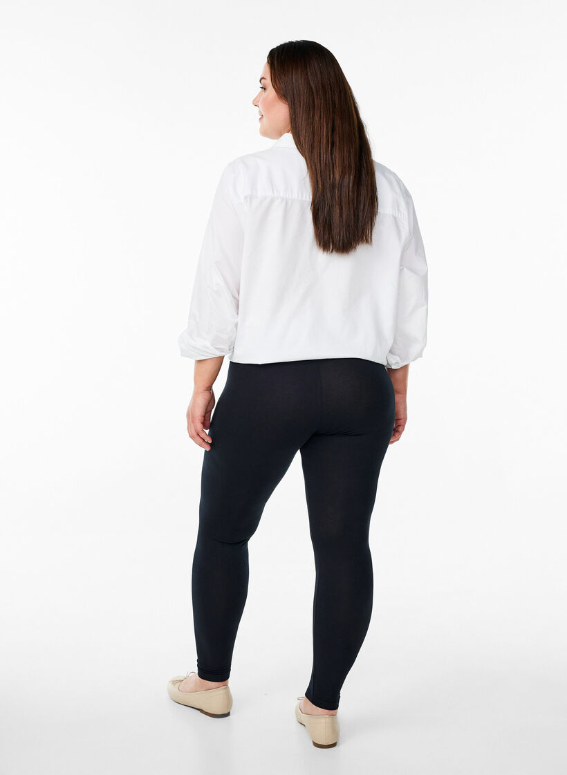 Basic-Leggings aus Viskose, Schwarz, Model