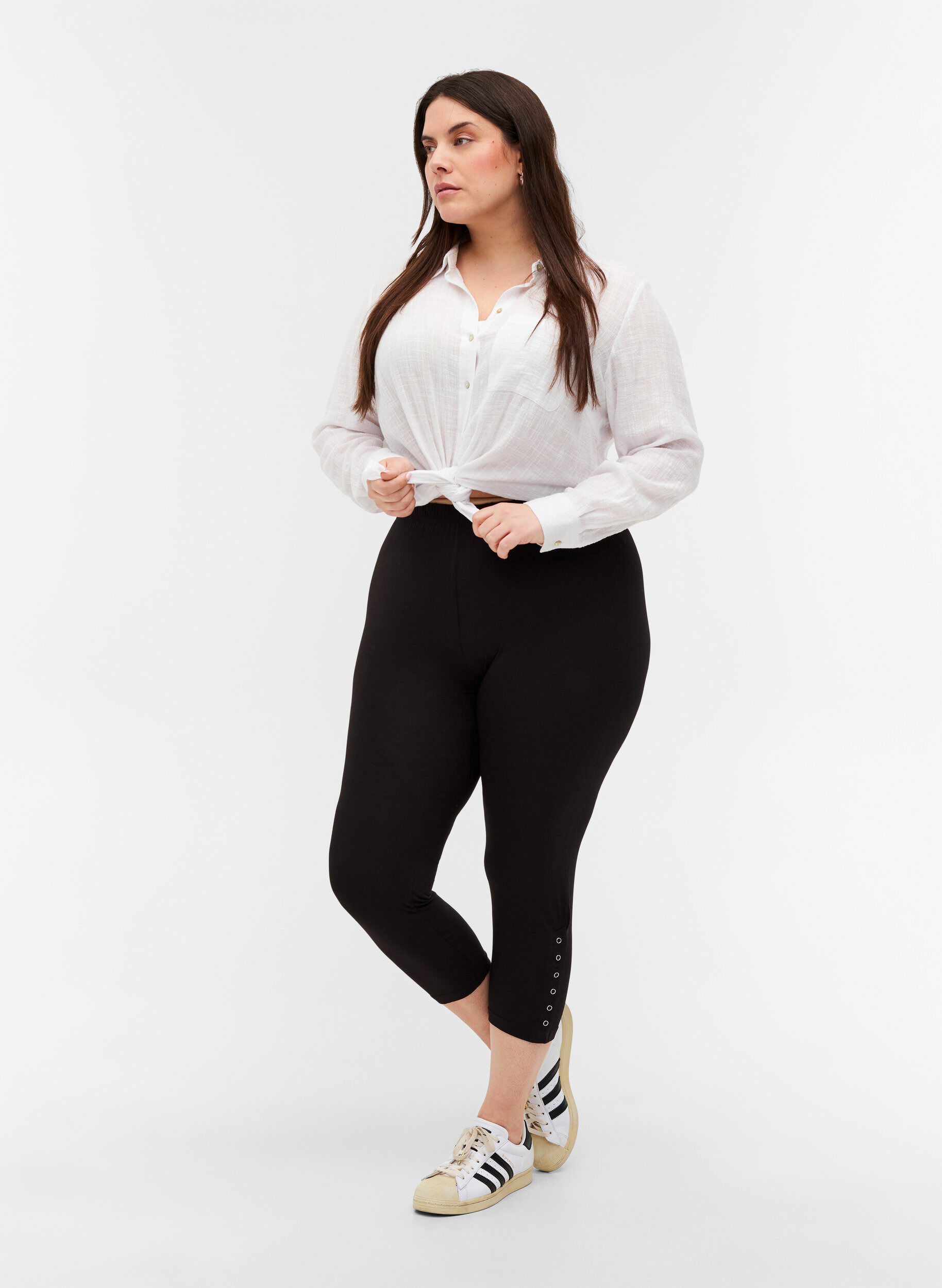 Zizzi 3/4-Leggings mit Kn&ouml;pfen, Black, Model image number 0