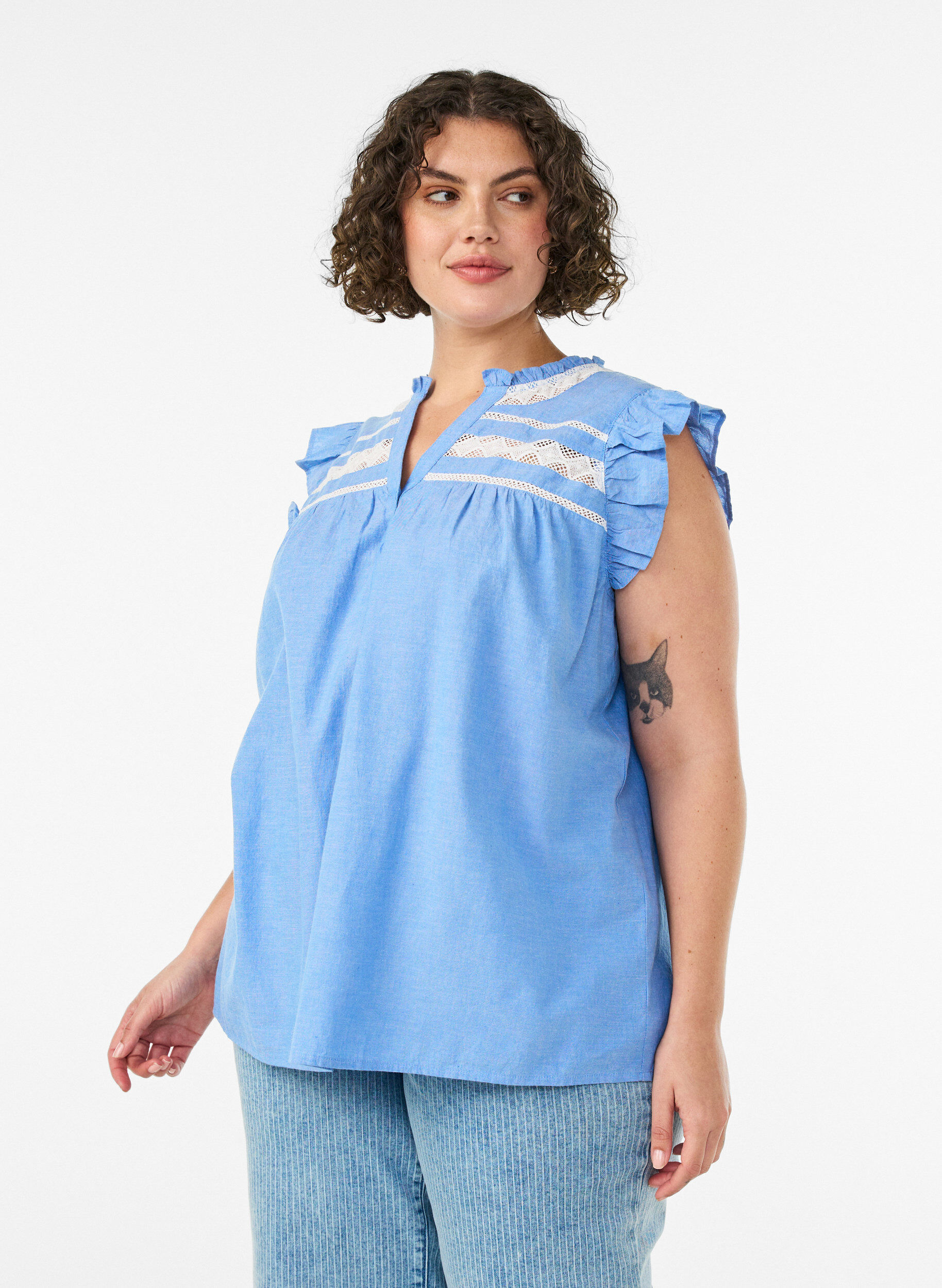 Blouse sans manches en coton &agrave; bords volant&eacute;s, Bleu Clair, Model