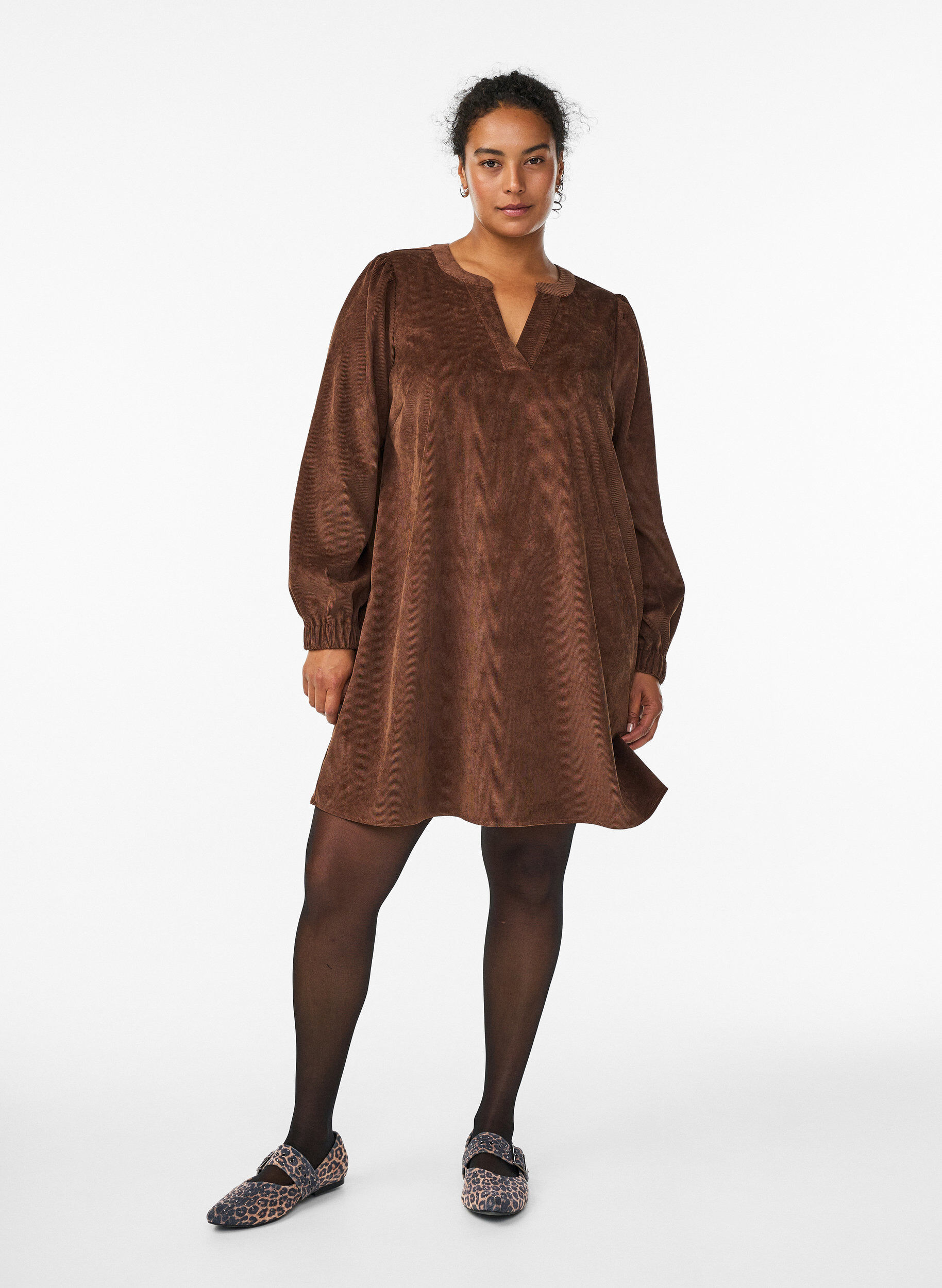 Zizzi Kurzes Samtkleid mit langen &Auml;rmeln, Braun, Model image number 1
