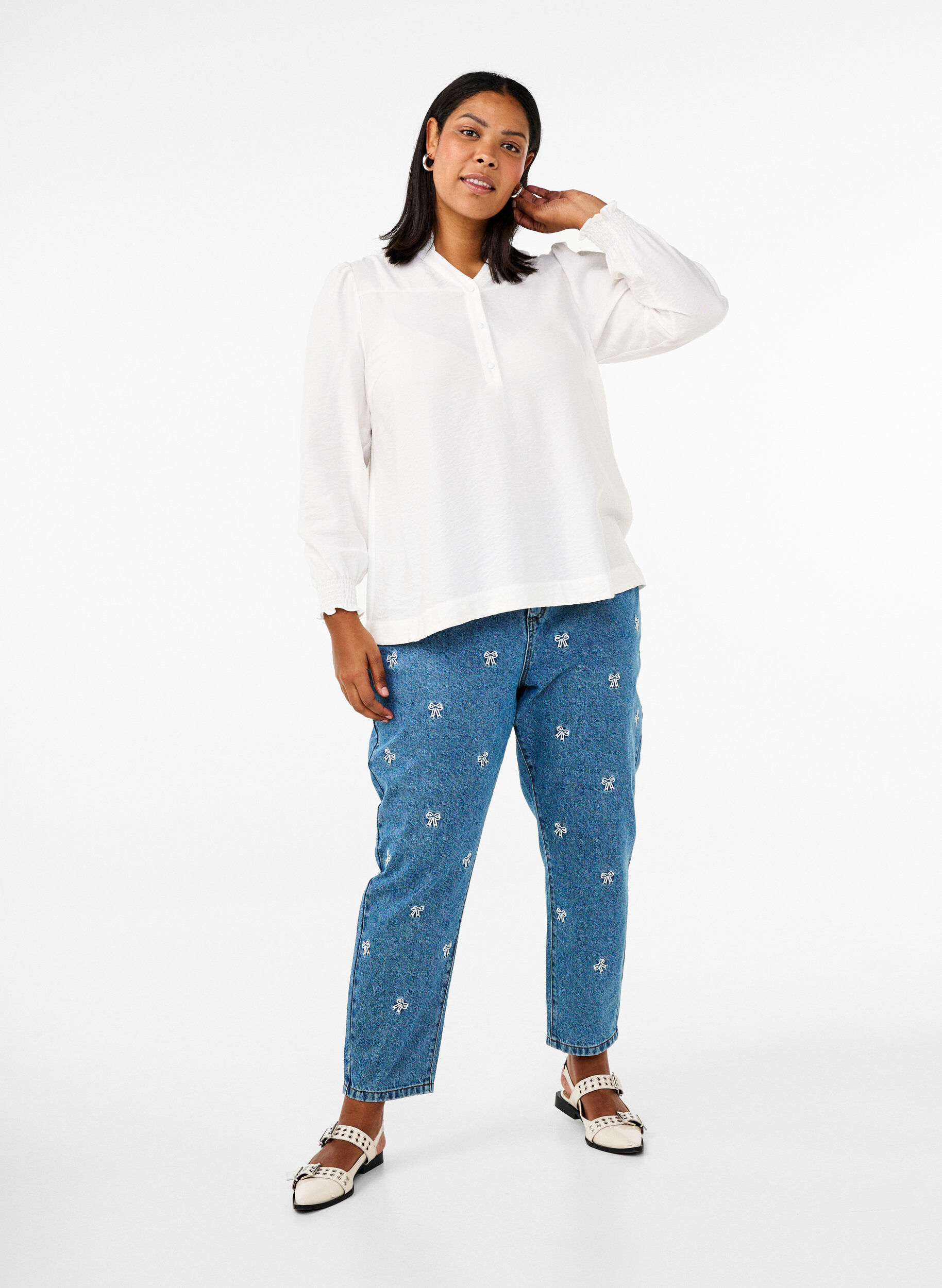 Zizzi Chemisier avec col &agrave; volants, Vanille, Model image number 1