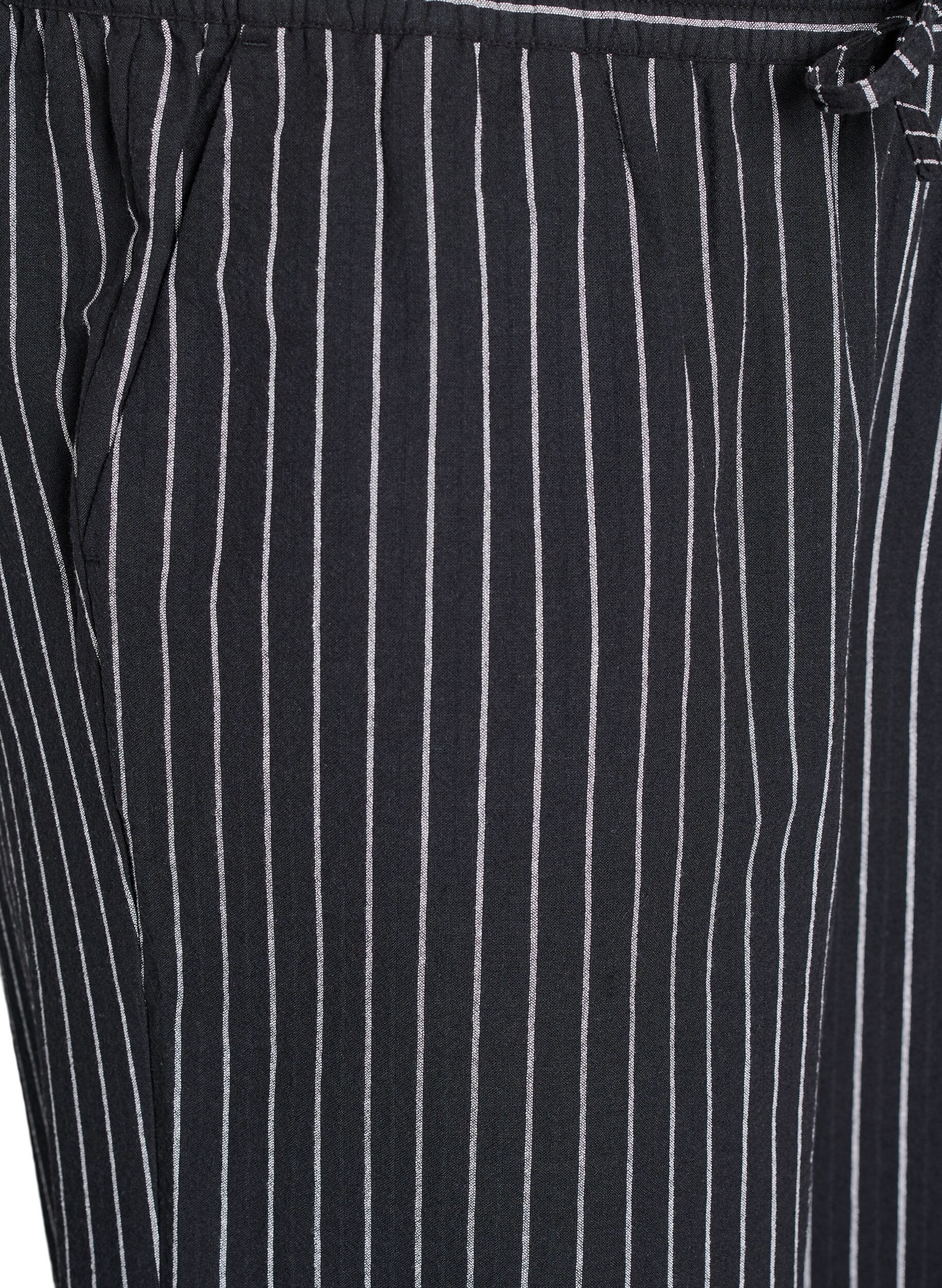 Zizzi Lockere Hose mit hohem Bund und Taschen, Schwarz, Packshot image number 2