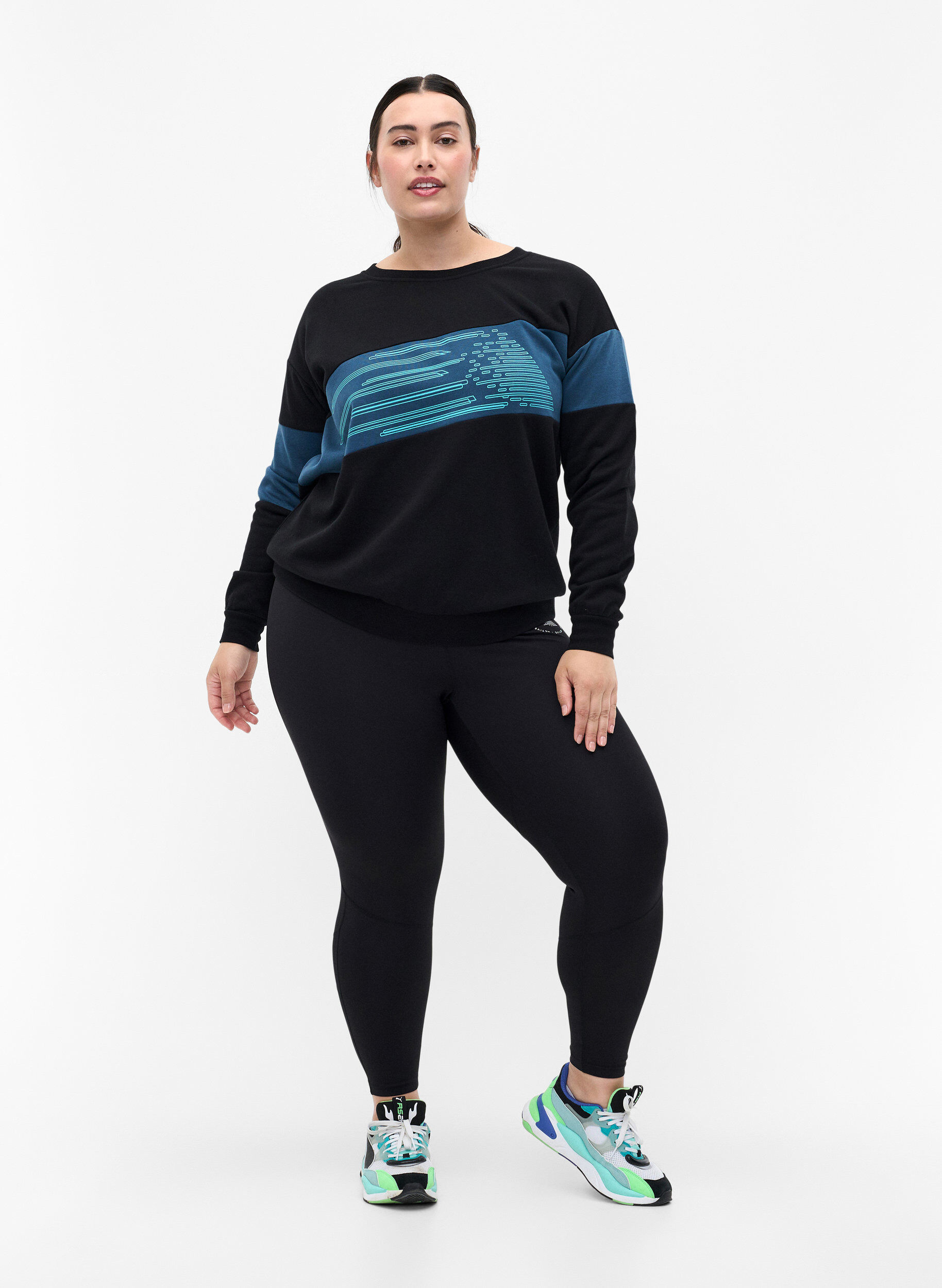 Zizzi Sweatshirt mit sportlichem Druck, Black Comb, Model image number 2