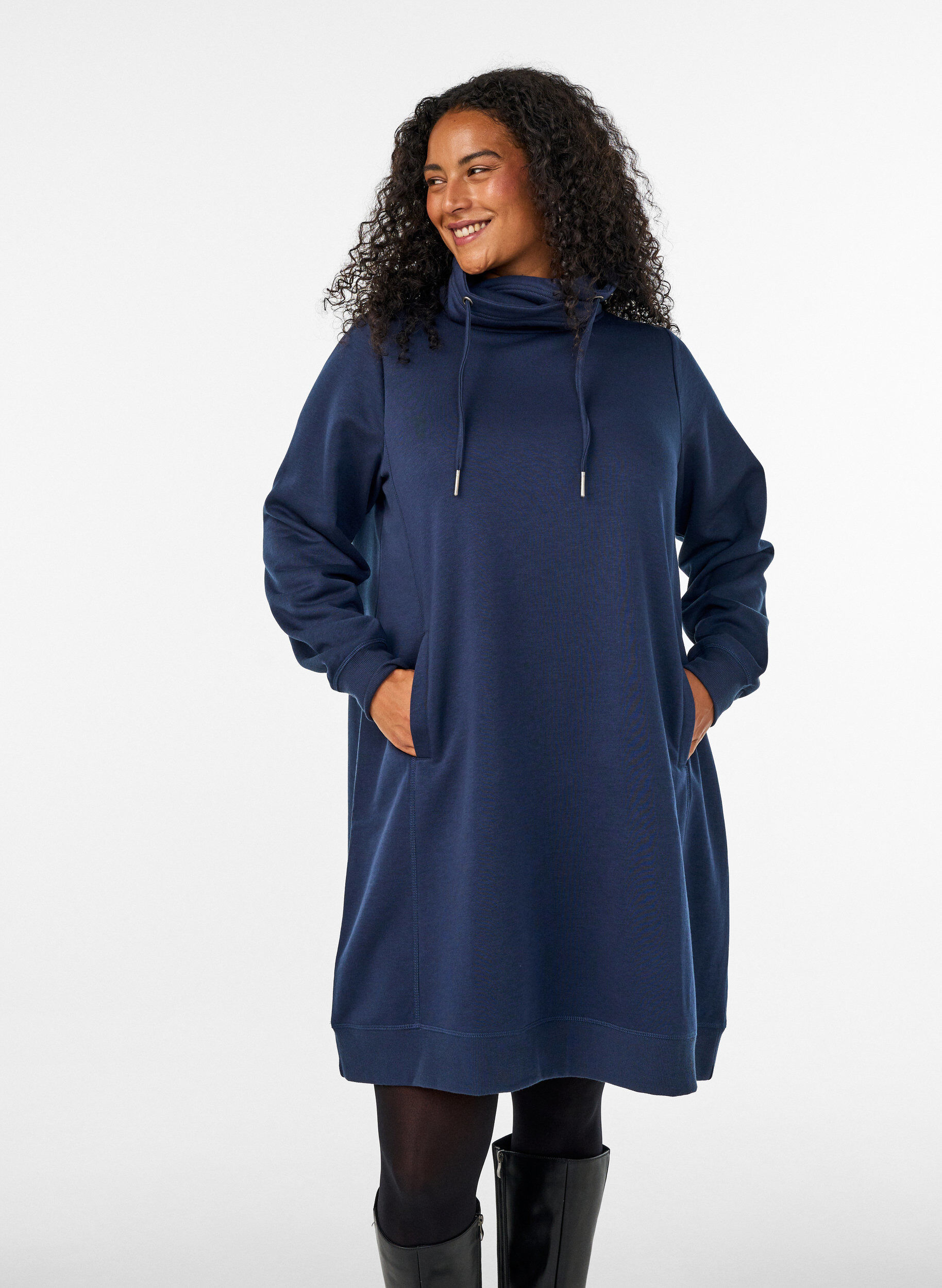 ZizziRobe sweat-shirt courte &agrave; col montant et poches, Bleu, Model image number 0
