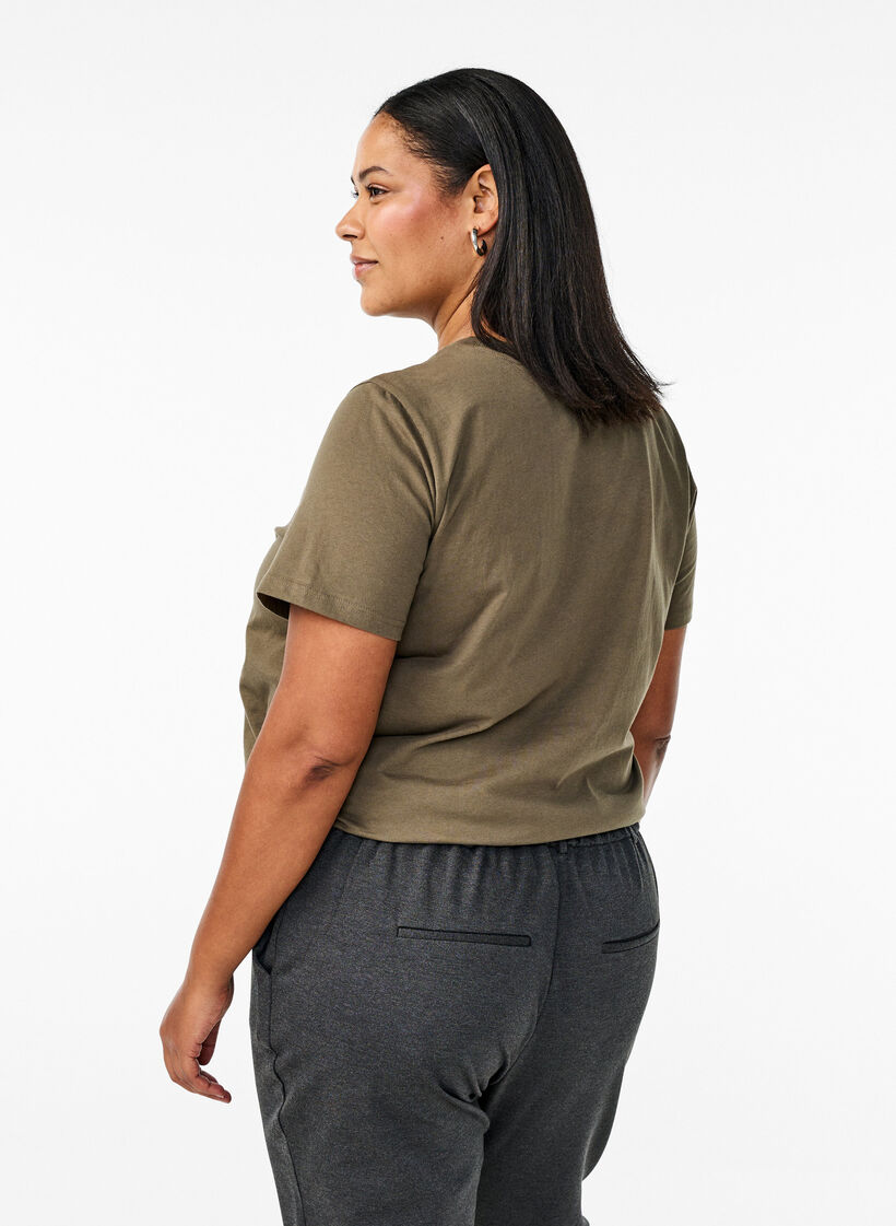 Basic-T-Shirt aus Baumwolle mit Rundhalsausschnitt, Gr&uuml;n, Model image number 2