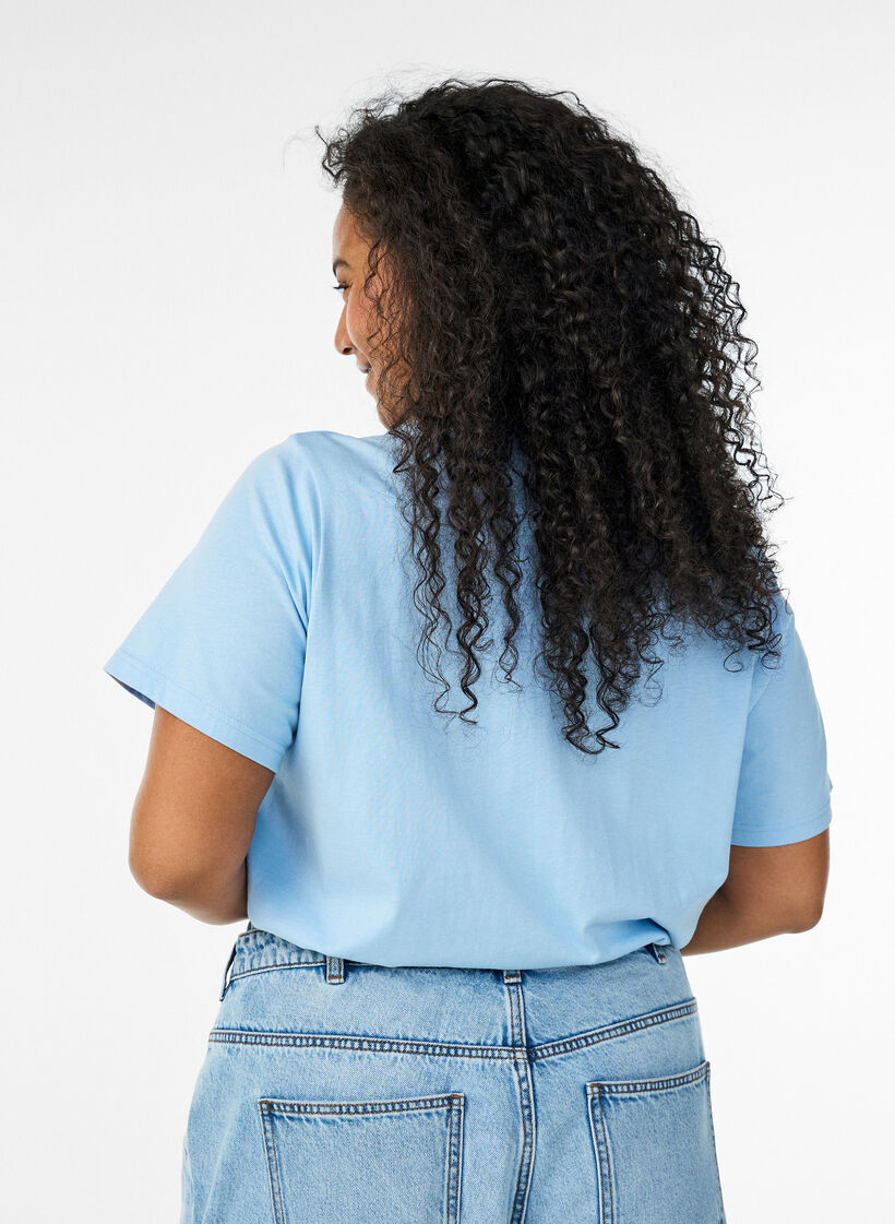 T-Shirt aus Baumwolle mit Print, Blau, Model image number 2