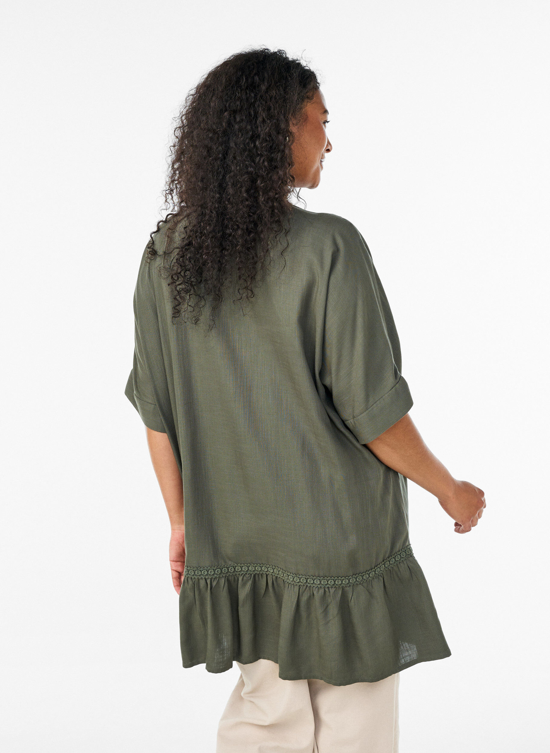 ZizziTunique en viscose avec boutons et ourlet &agrave; volants, Vert, Model image number 2
