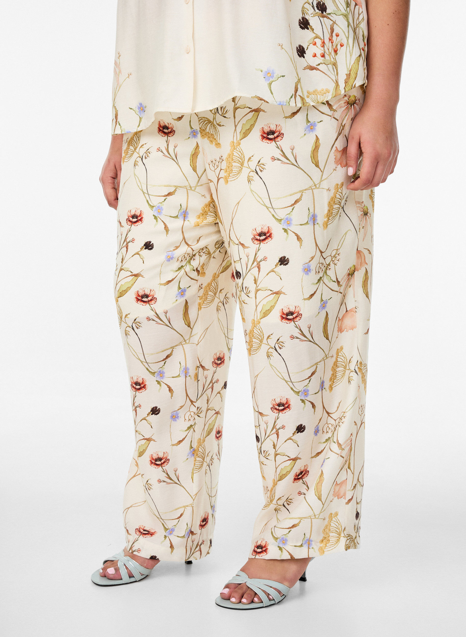 ZizziPantalon taille haute en viscose &agrave; imprim&eacute; floral, Beige, Model image number 2