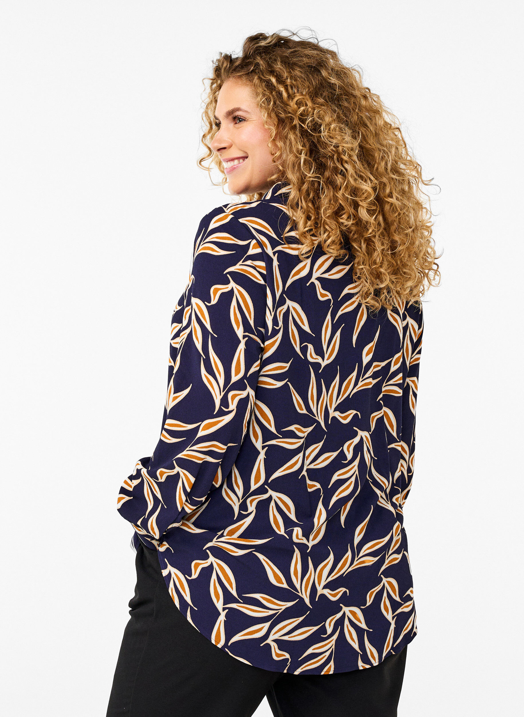 Zizzi Chemise &agrave; imprim&eacute; feuilles, Ev. Blue w. Leaf AOP, Model image number 1