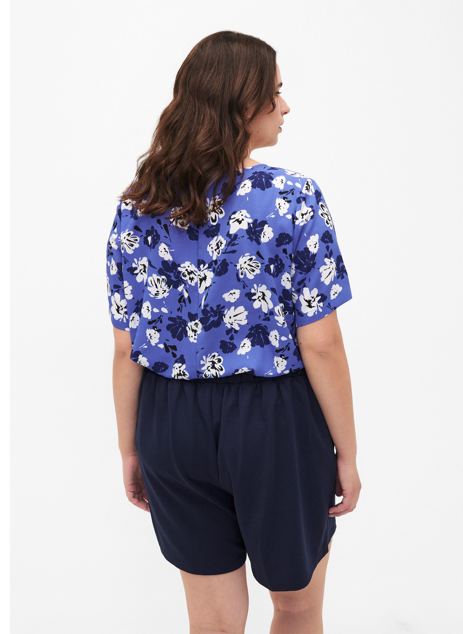 Zizzi Kurze Hosen mit lockerer Passform und Taschen, Blau, Model image number 2