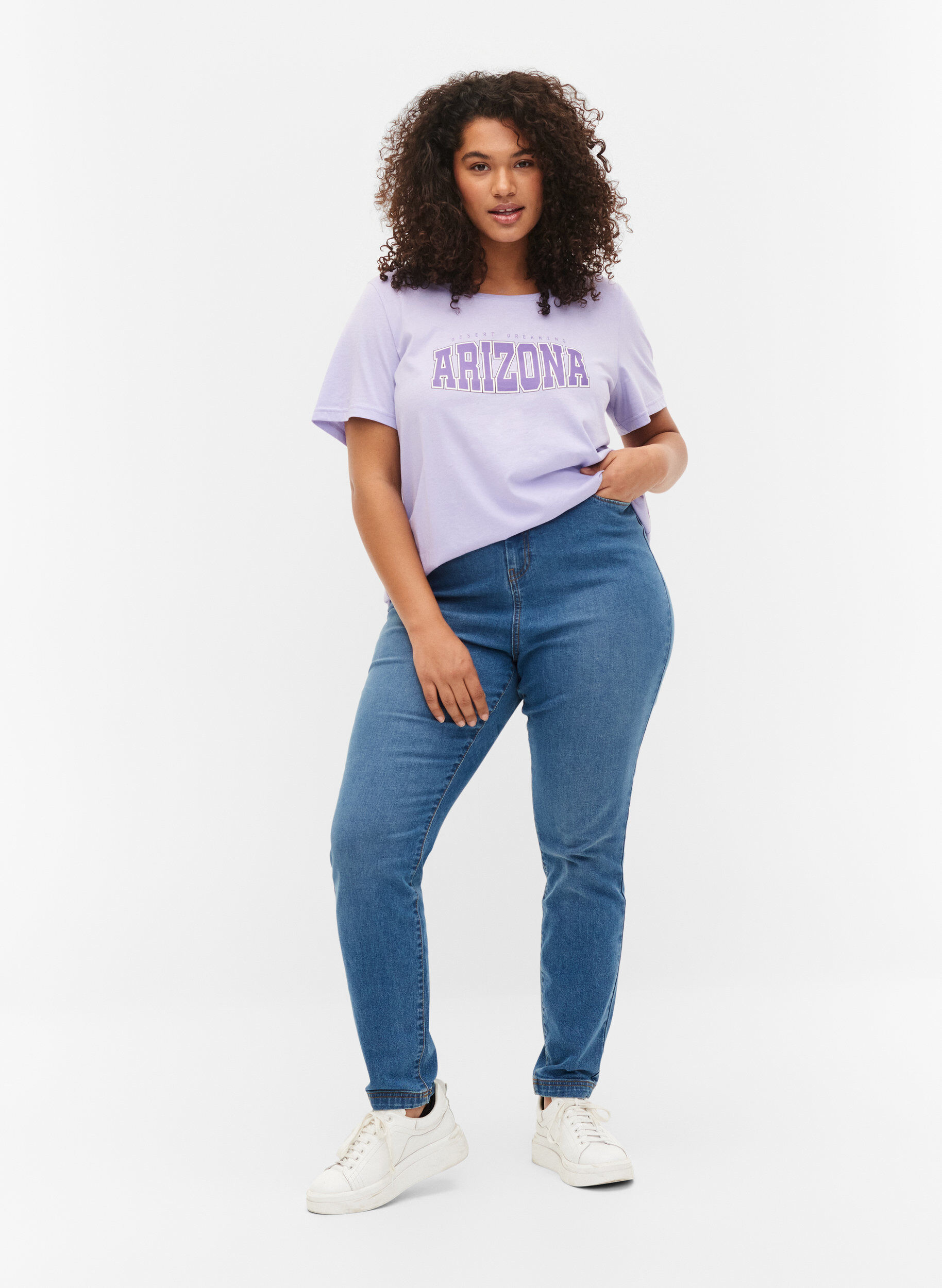 Zizzi T-shirt en coton avec imprim&eacute;, Lavender ARIZONA, Model image number 2