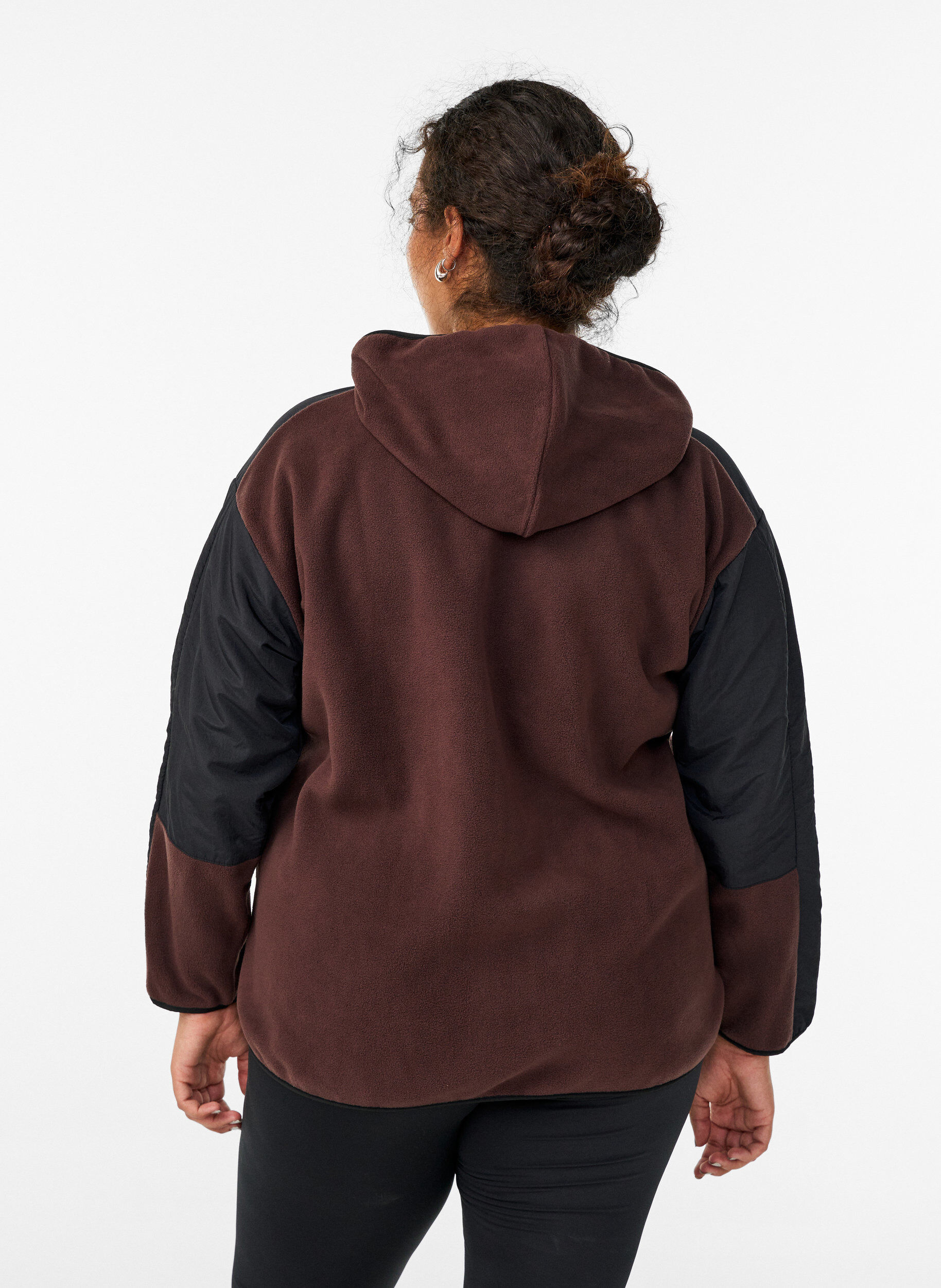 Zizzi Veste polaire &agrave; capuche avec poches, Marron, Model image number 2
