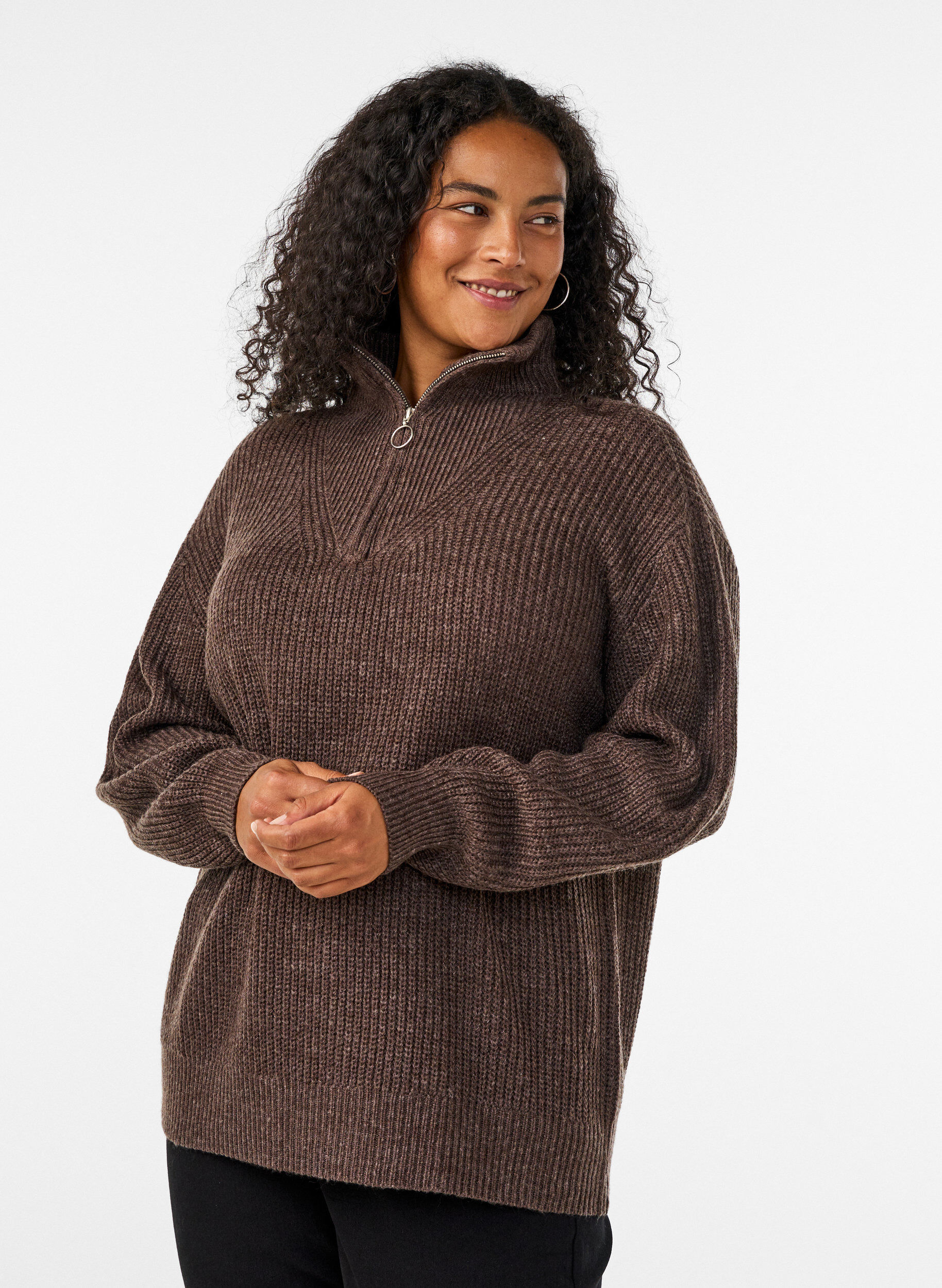 Pull en tricot avec col haut et fermeture &eacute;clair, Marron, Model