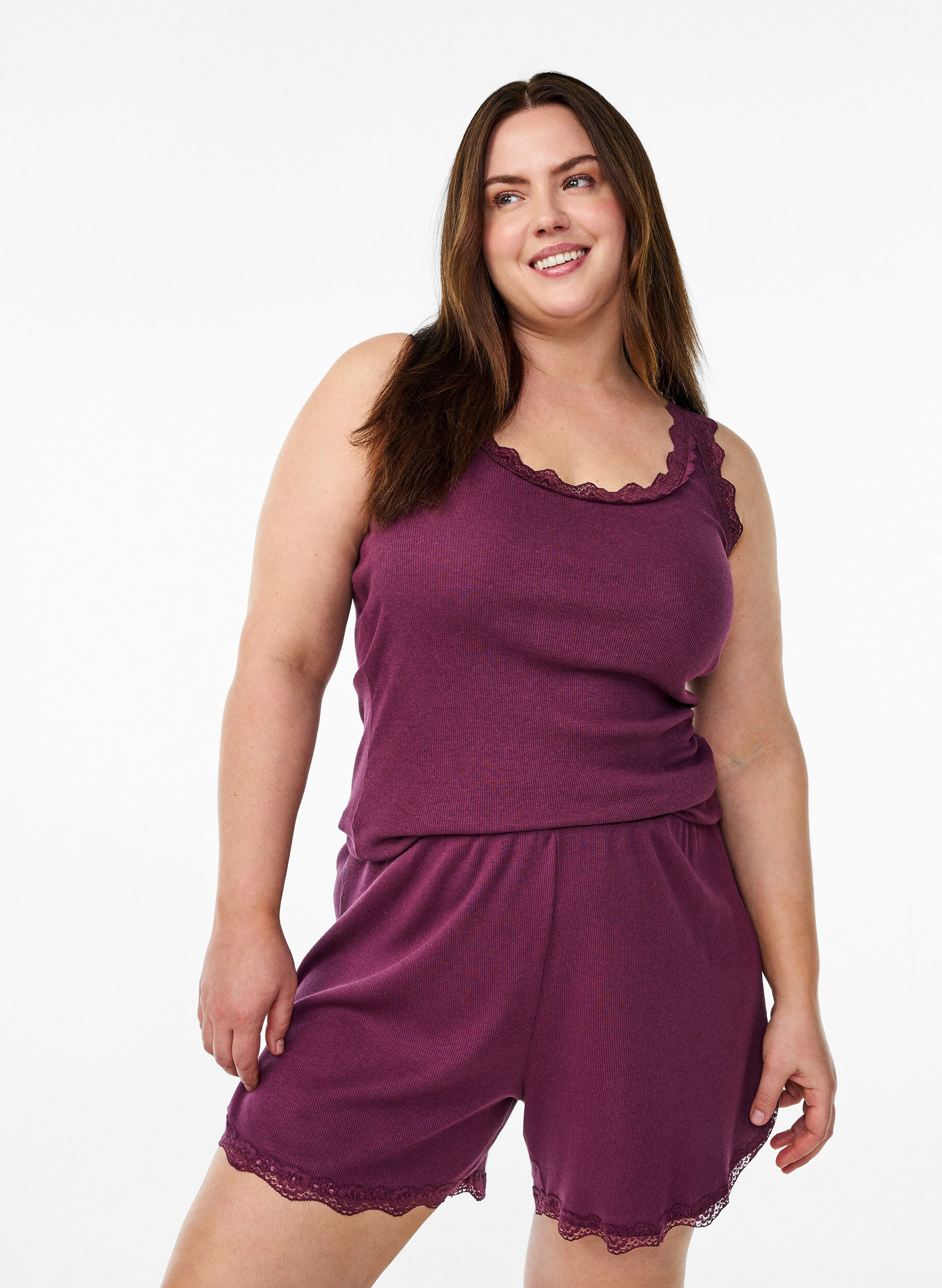 Top mit Spitzensaum, Dunkles Bordeaux, Model