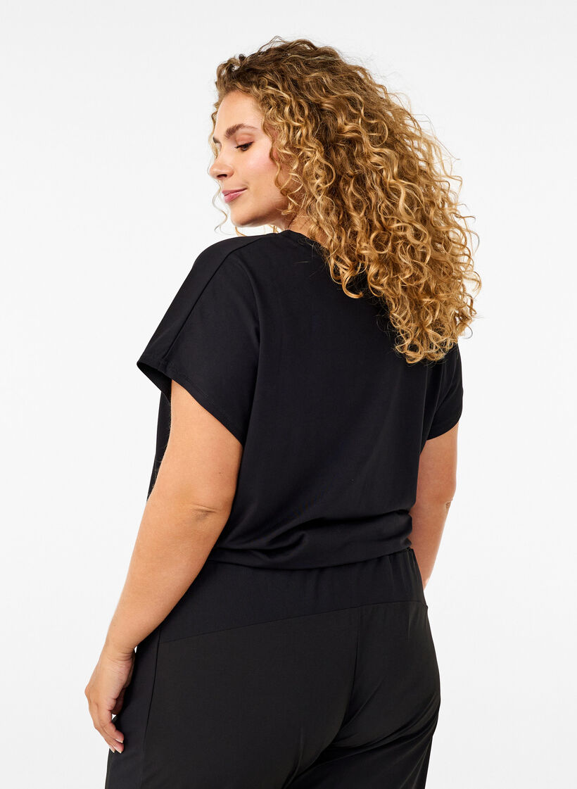 T-Shirt für das Training, mit V-Ausschnitt, Black, Model image number 1