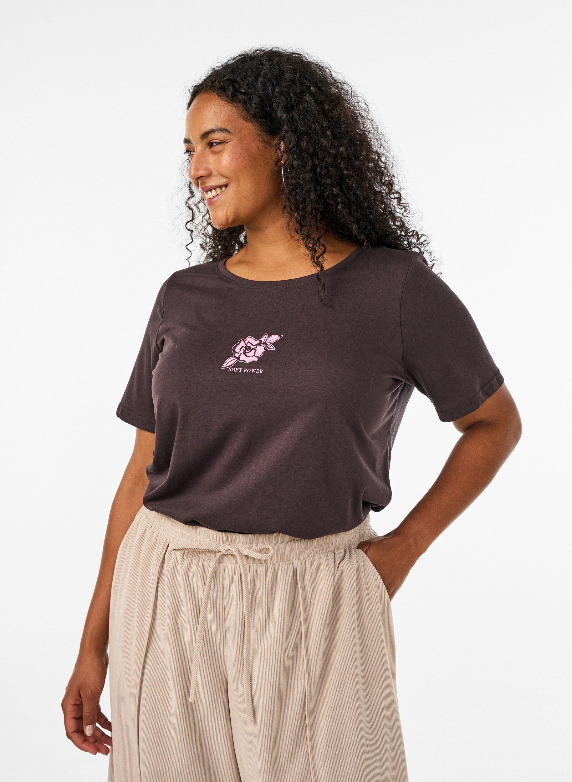 T-Shirt mit Print, Braun, Model