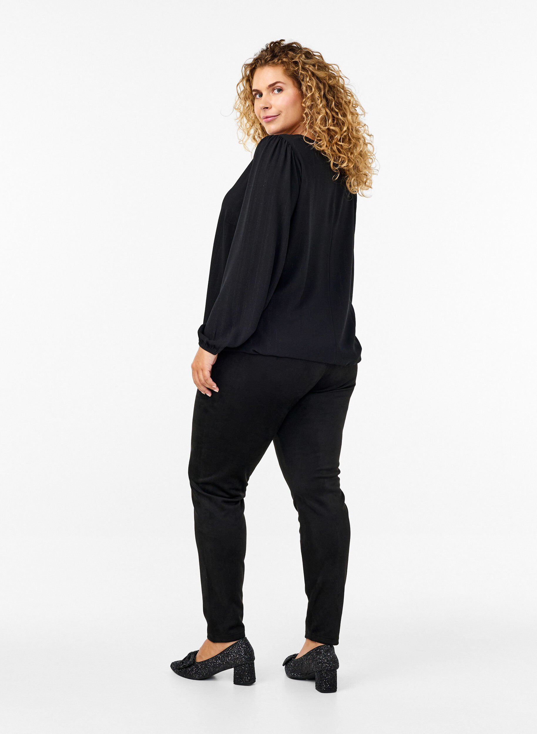 Zizzi Leggings aus Veloursleder-Imitat, Black, Model image number 1