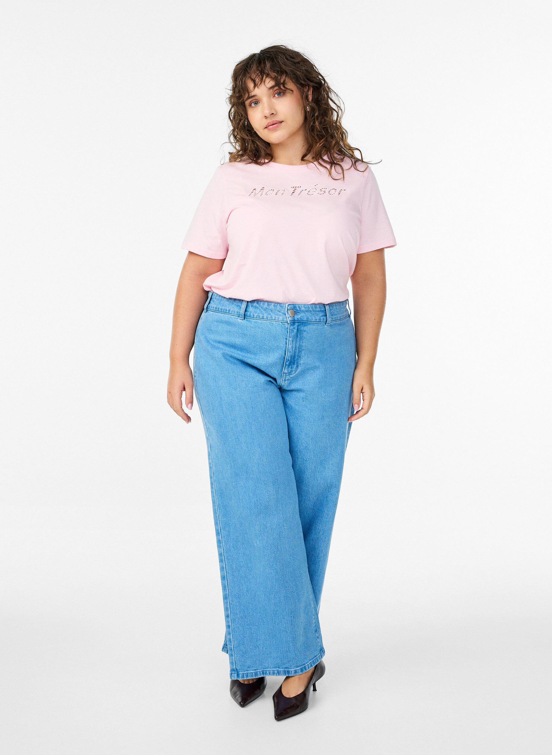 Zizzi T-shirt en coton avec un d&eacute;tail d&eacute;coratif sur le devant, Rose, Model image number 1