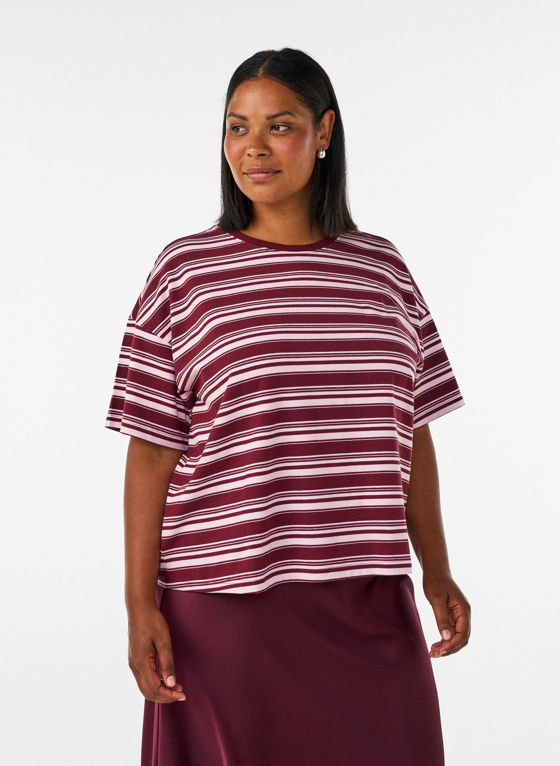 T-shirt boxy &agrave; rayures, Bordeaux, Model