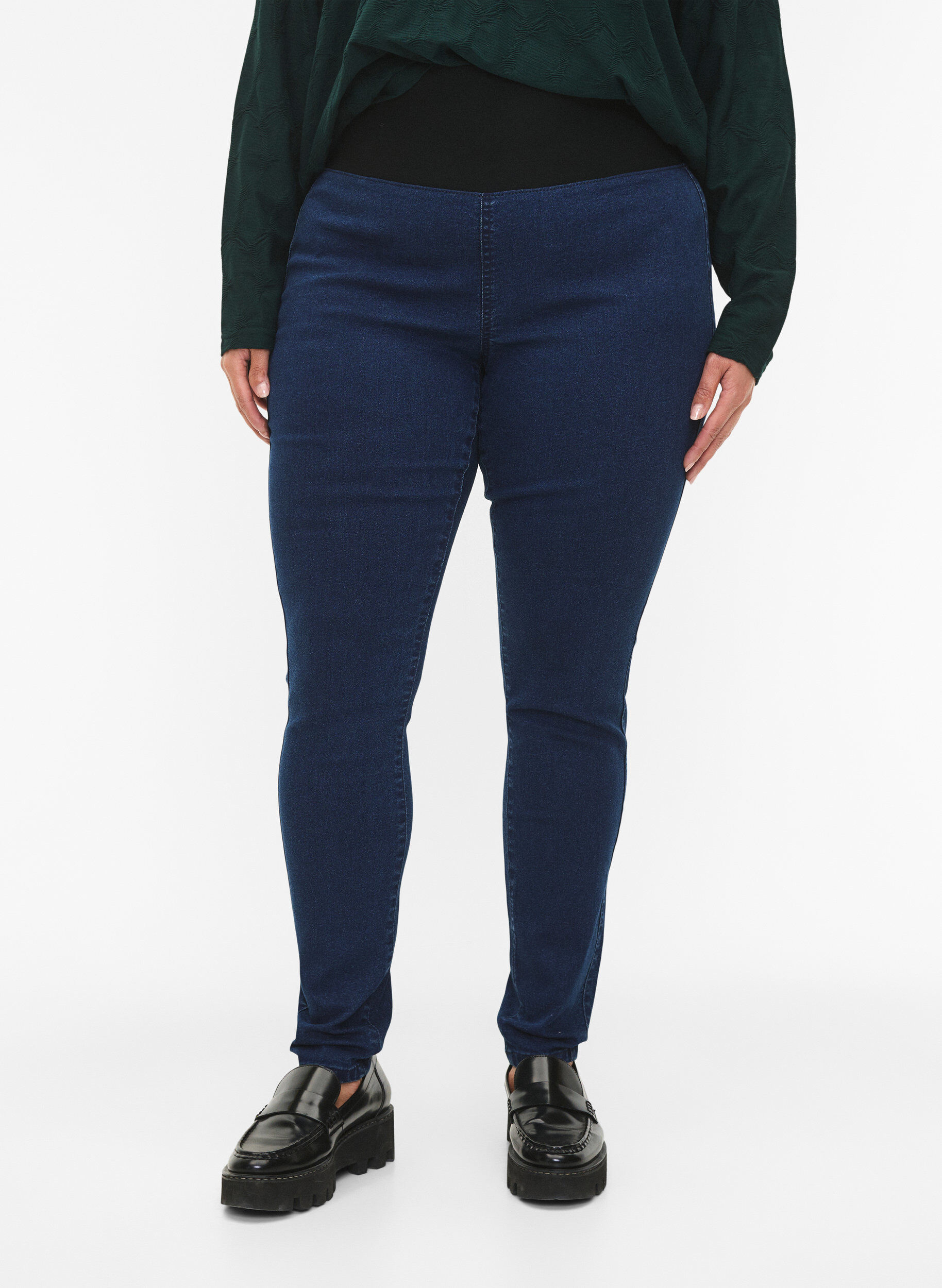 Zizzi FLASH - Jeggings avec large ceinture &eacute;lastique, Bleu, Model image number 2