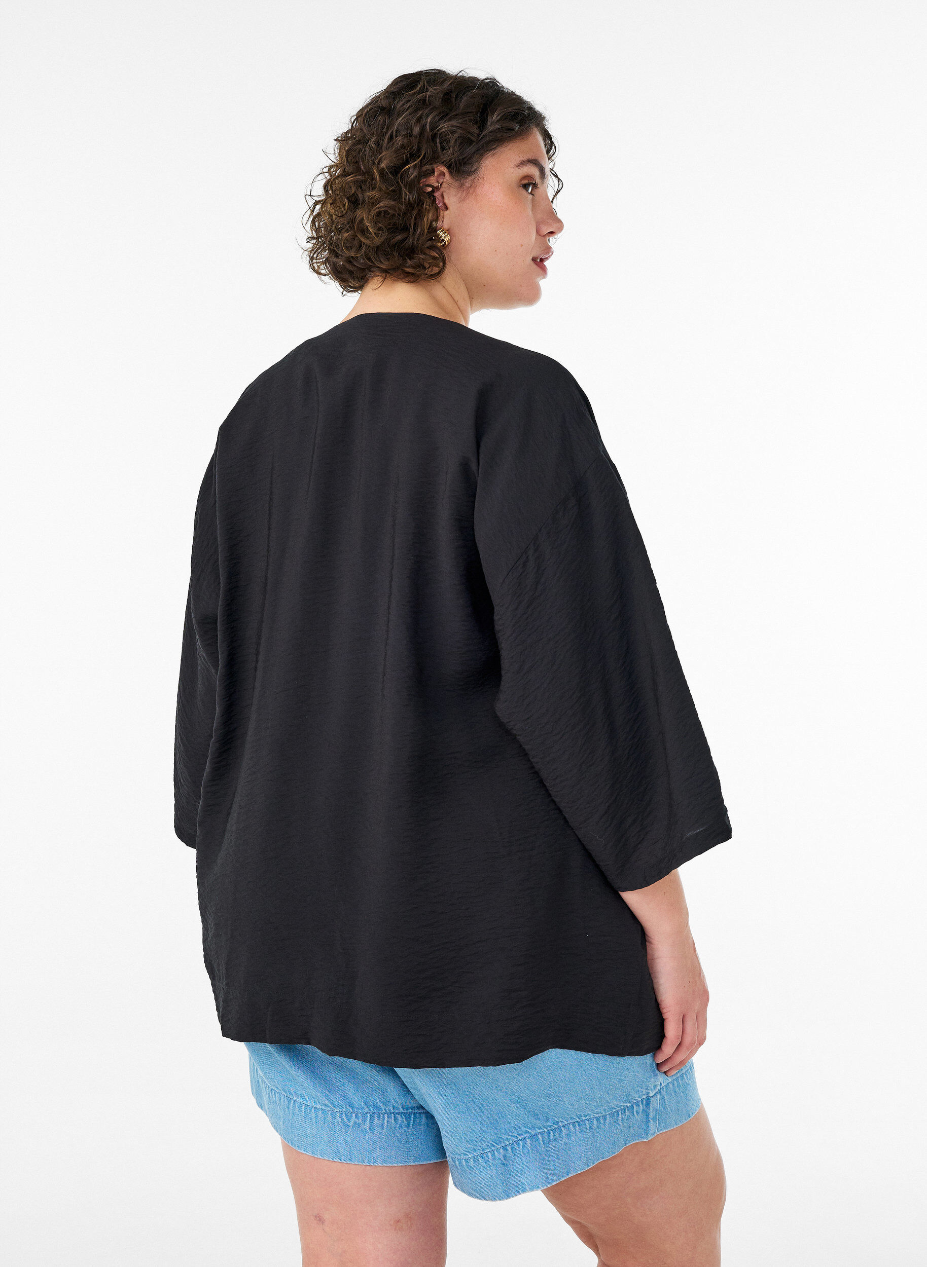 ZizziKurzer Kimono aus Viskose mit 3/4-&Auml;rmeln, Schwarz, Model image number 2