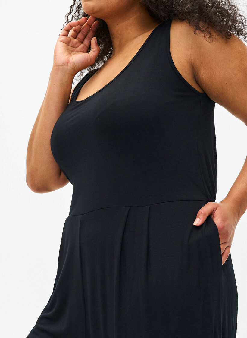 Ärmelloser Jumpsuit mit Taschen, Black, Model image number 2
