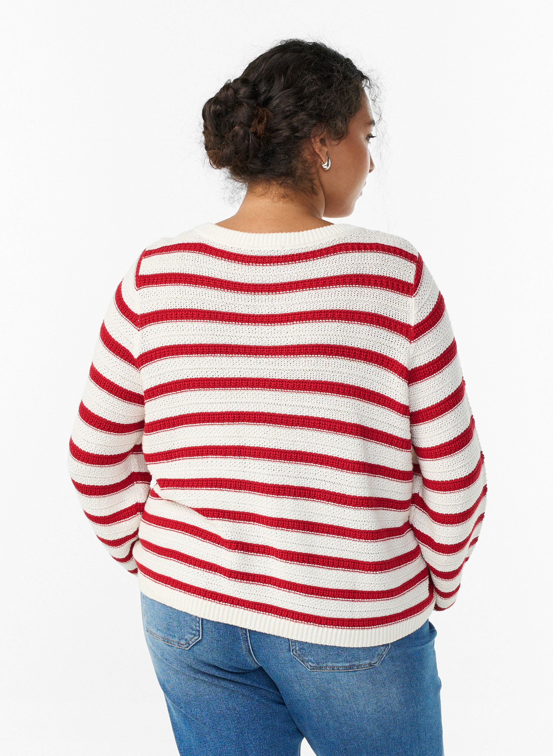 Zizzi Strickjacke mit Strukturstrick und dekorativen Kn&ouml;pfen, Rot, Model image number 2