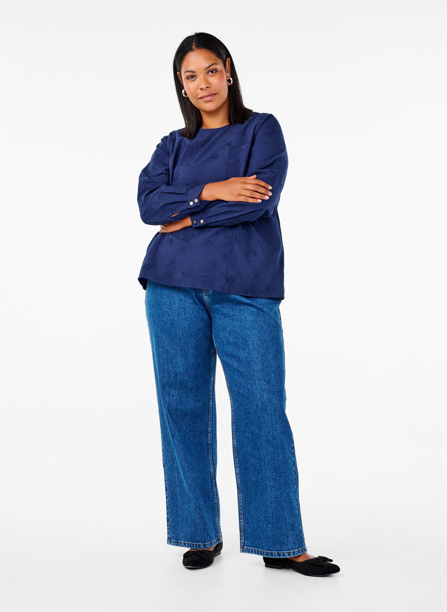 Zizzi Lang&auml;rmlige Bluse mit Stickereien, Blau, Model image number 1