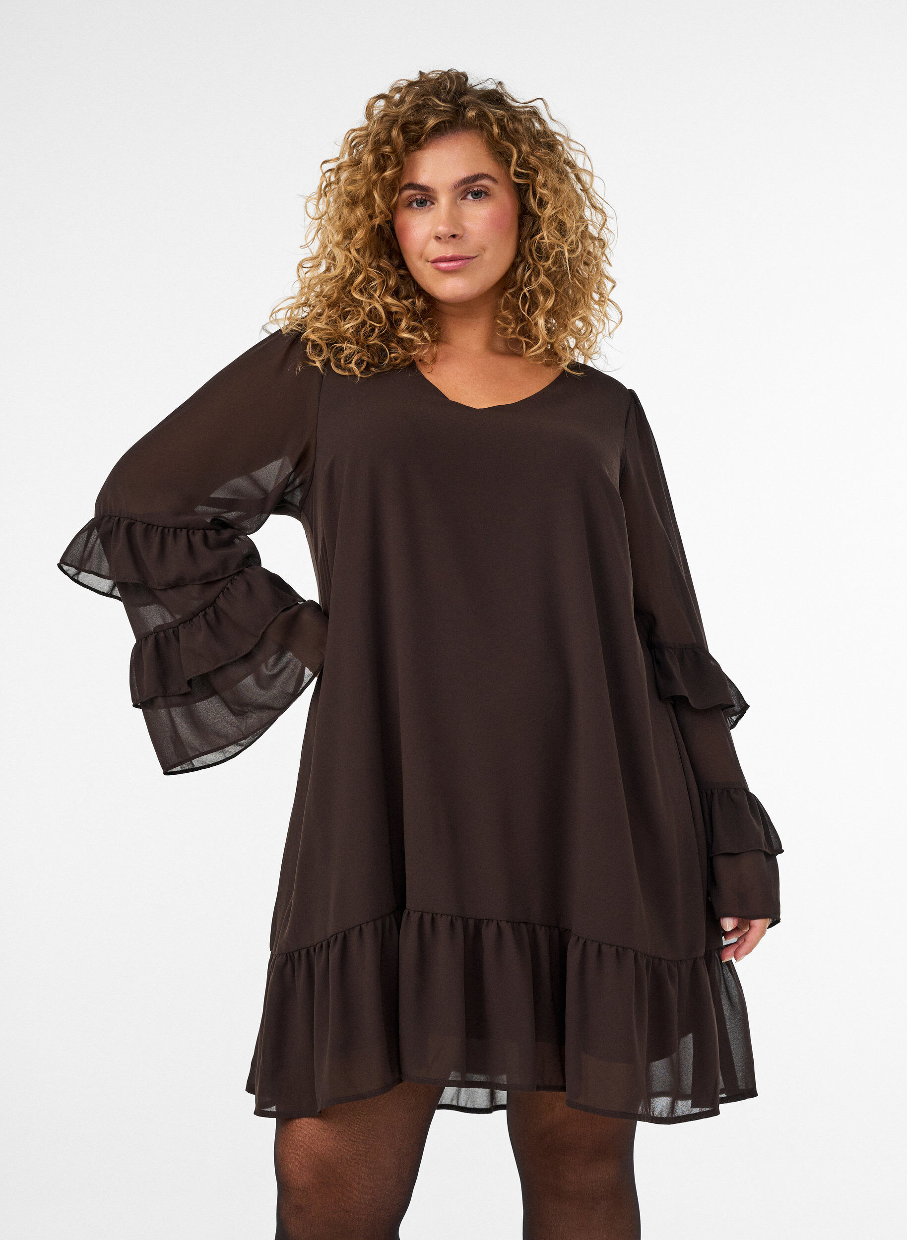 Robe courte avec manches transparentes &agrave; volants, Marron, Model