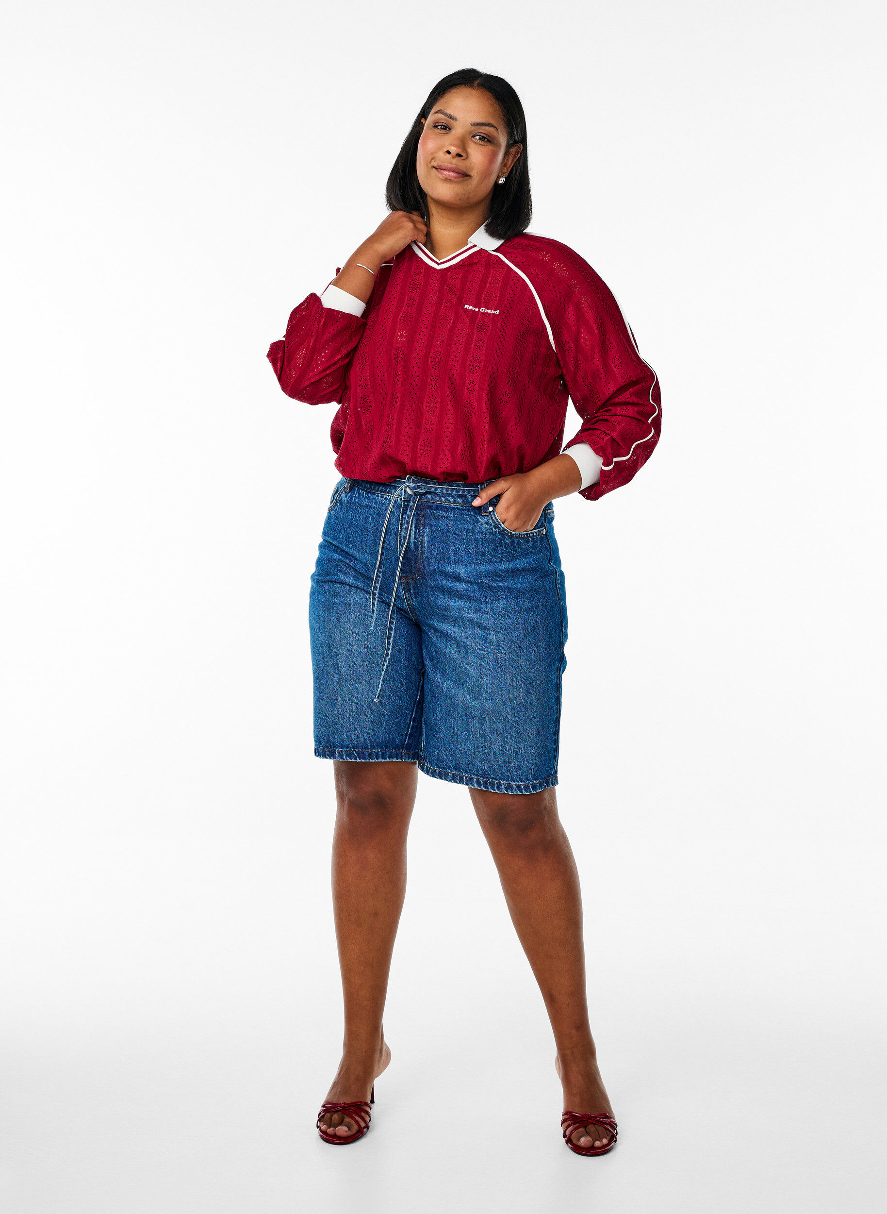 Zizzi Jerseybluse mit Struktur und Kontrastdetails, Rot, Model image number 1