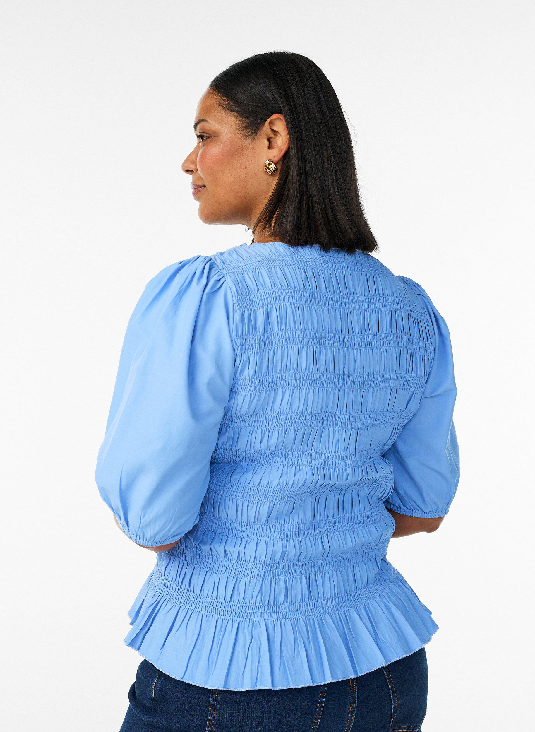 ZizziBlouse smock&eacute;e avec ourlet &agrave; volants et col bateau, Bleu, Model image number 2
