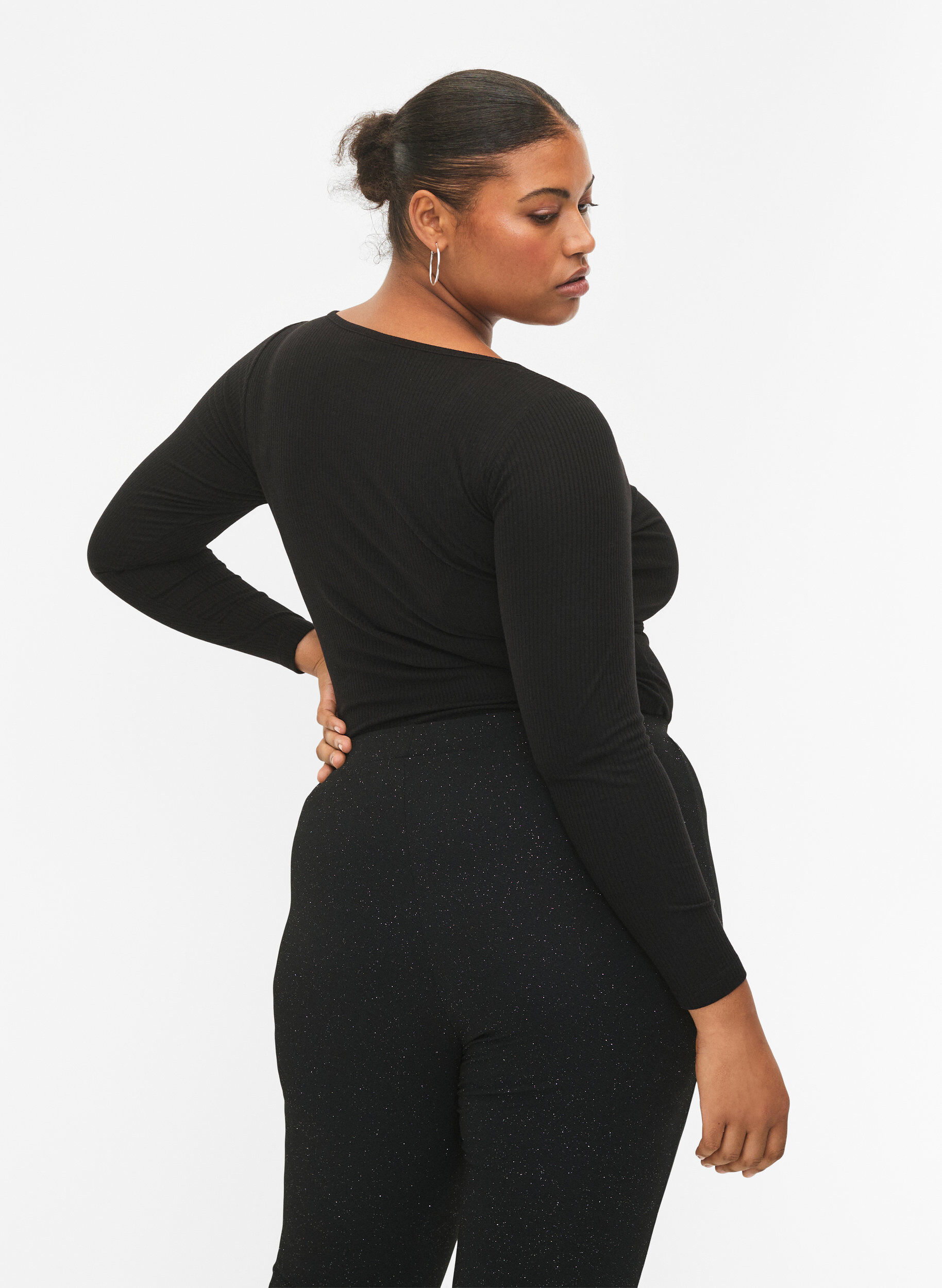 Zizzi Gerippte Bluse mit Loch-Detail, Black, Model image number 1
