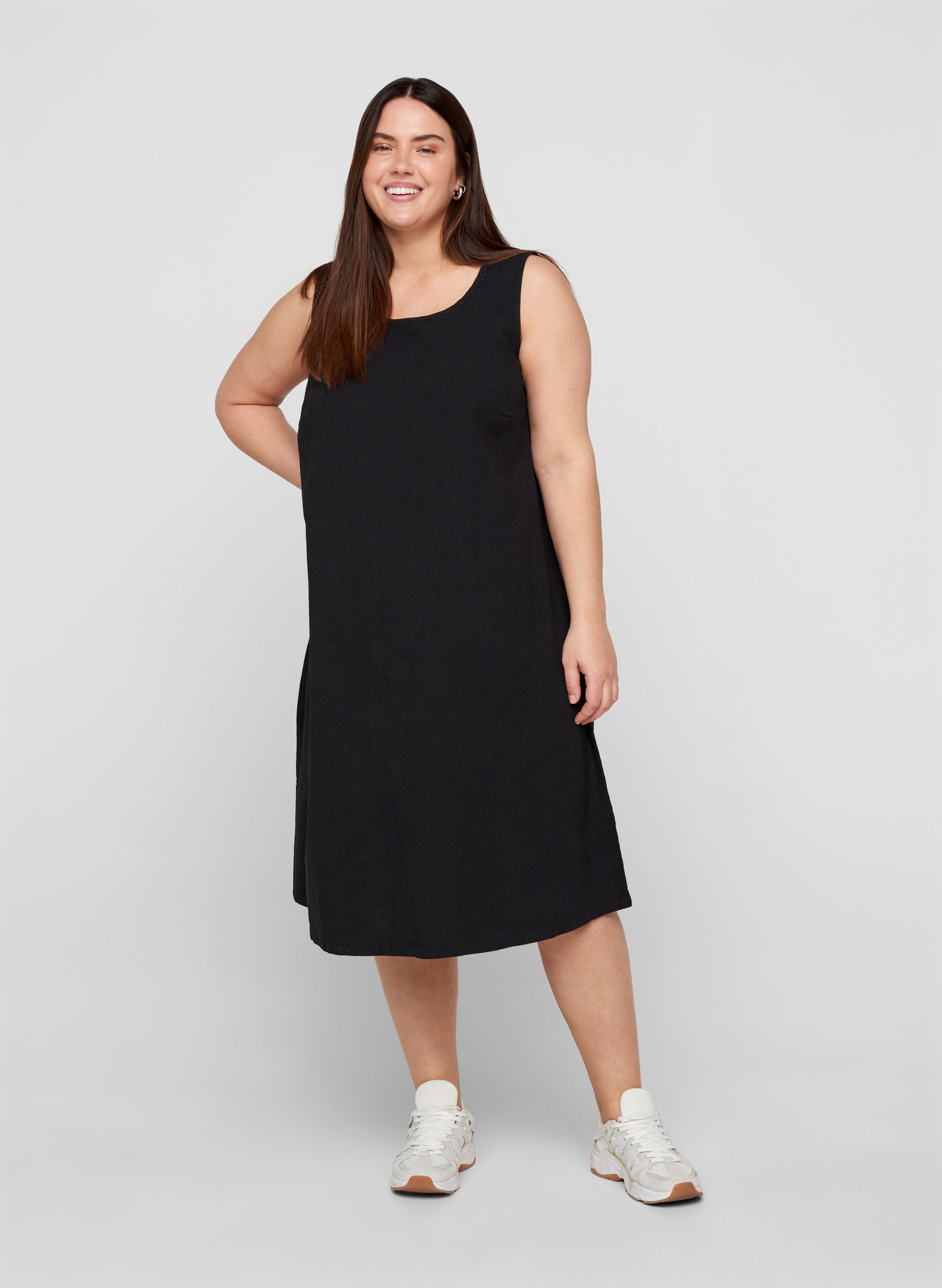 Zizzi Robe en coton sans manches en forme de trap&egrave;ze , Black, Model image number 3
