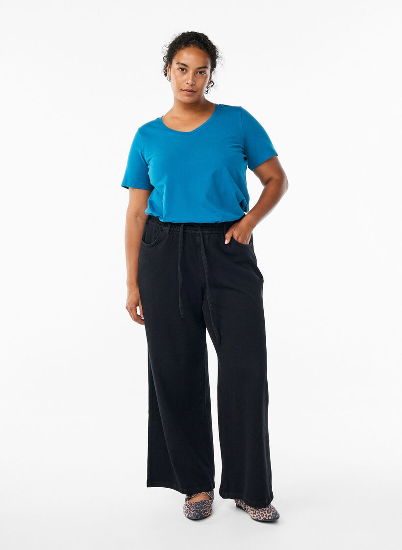 Einfarbiges Basic-T-Shirt aus Baumwolle, Petrol, Model image number 1