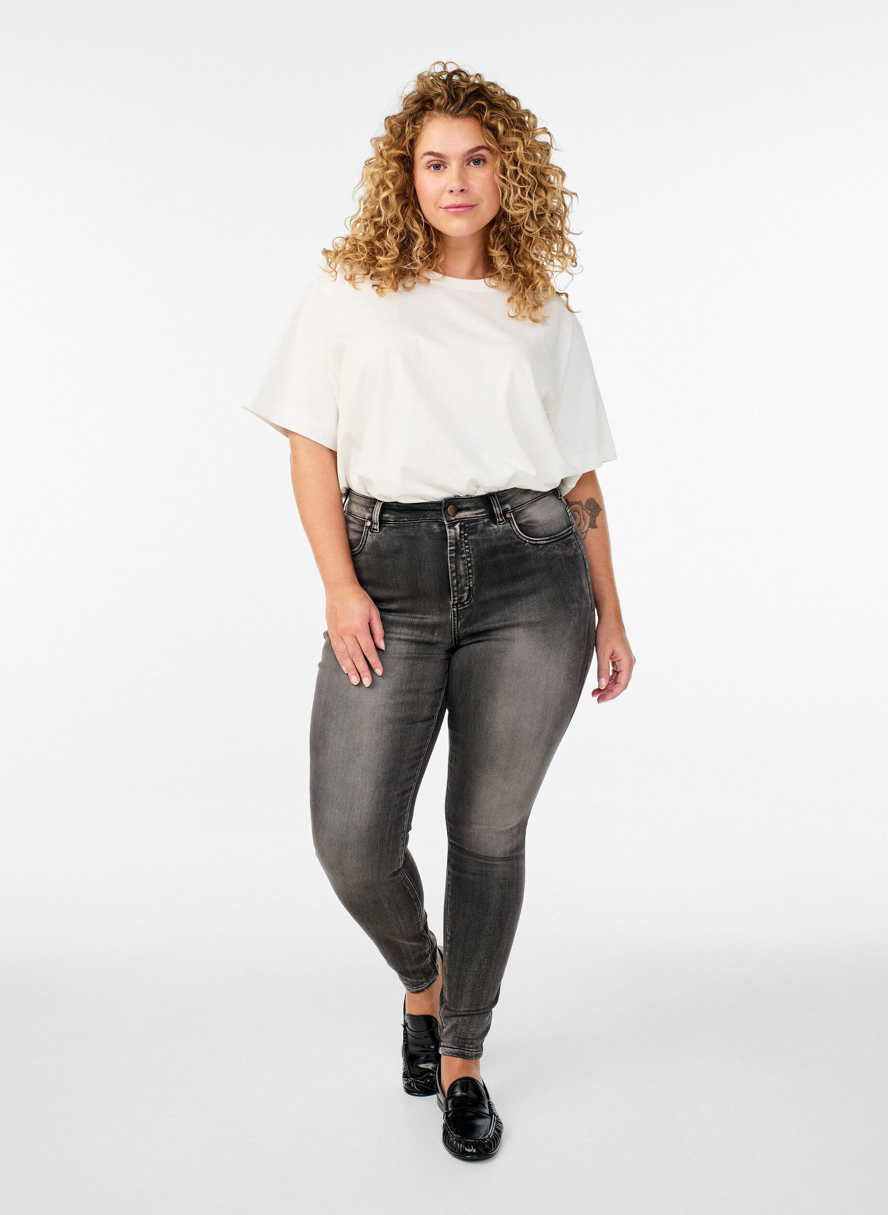 Zizzi Jean Amy super slim &agrave; taille haute, Gris anthracite, Model image number 0