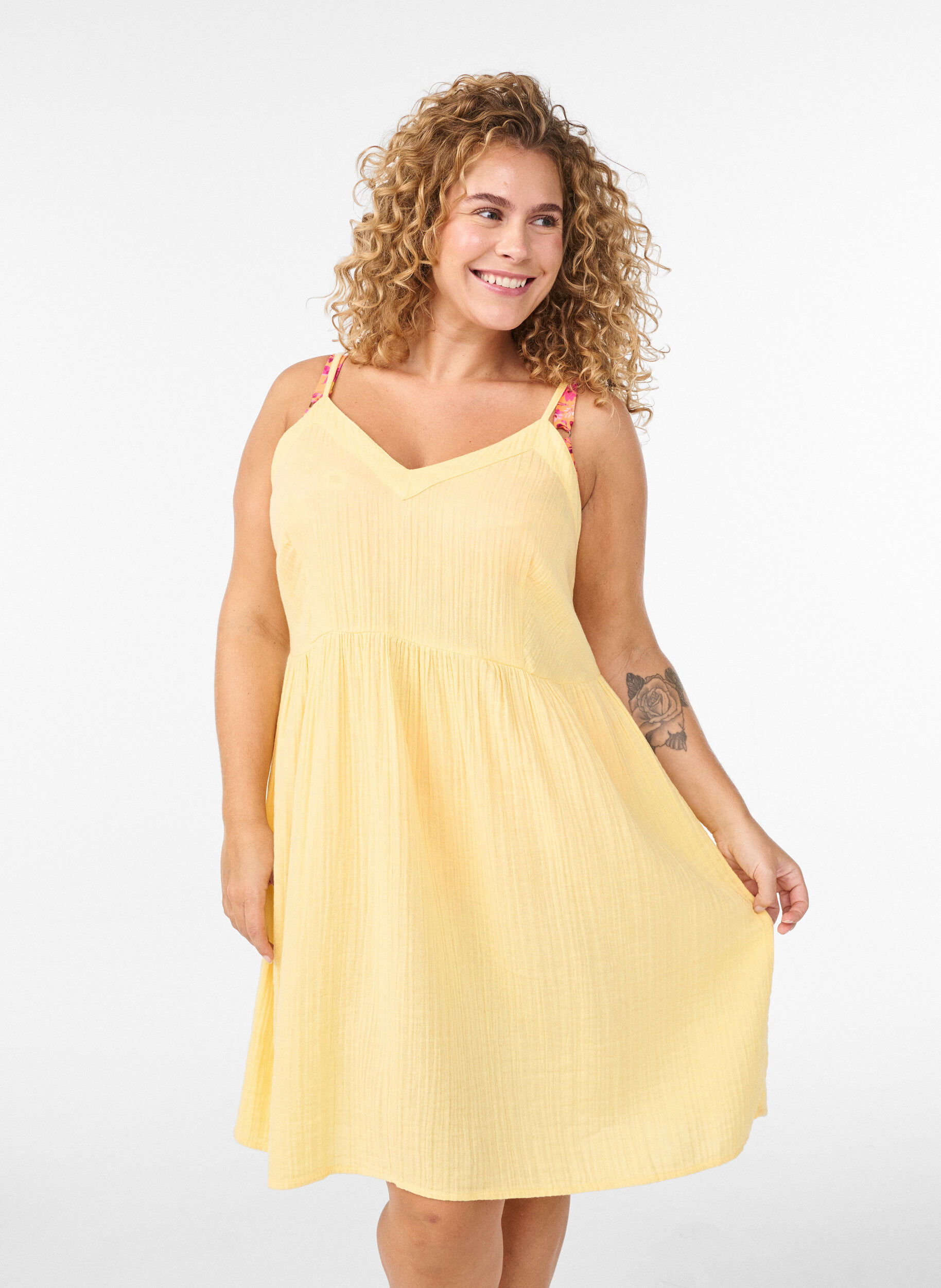 Zizzi Strandkleid aus Baumwolle mit schmalen Tr&auml;gern, Gelb, Model image number 0