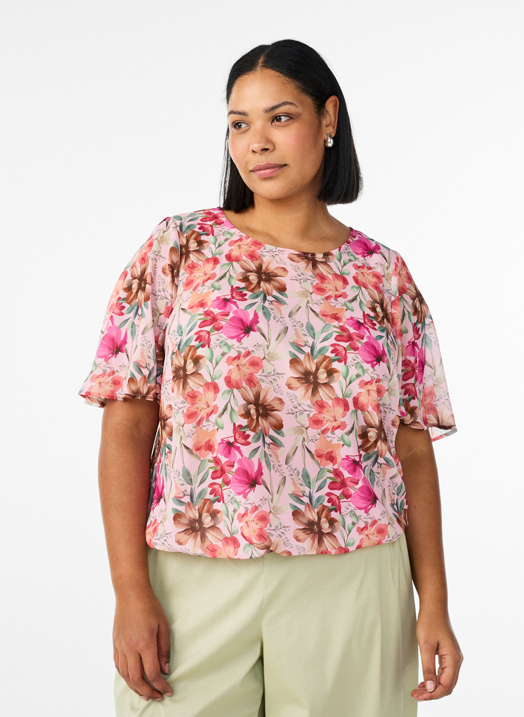Gebl&uuml;mte Bluse mit kurzen &Auml;rmeln und Smock-Details, Rot, Model