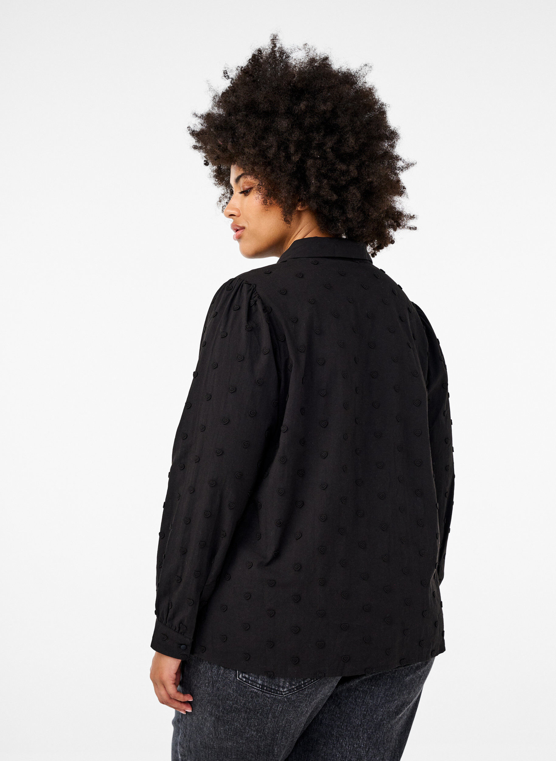 Zizzi Bluse mit Stehkragen und aufgen&auml;hten Herzen, Schwarz, Model image number 2