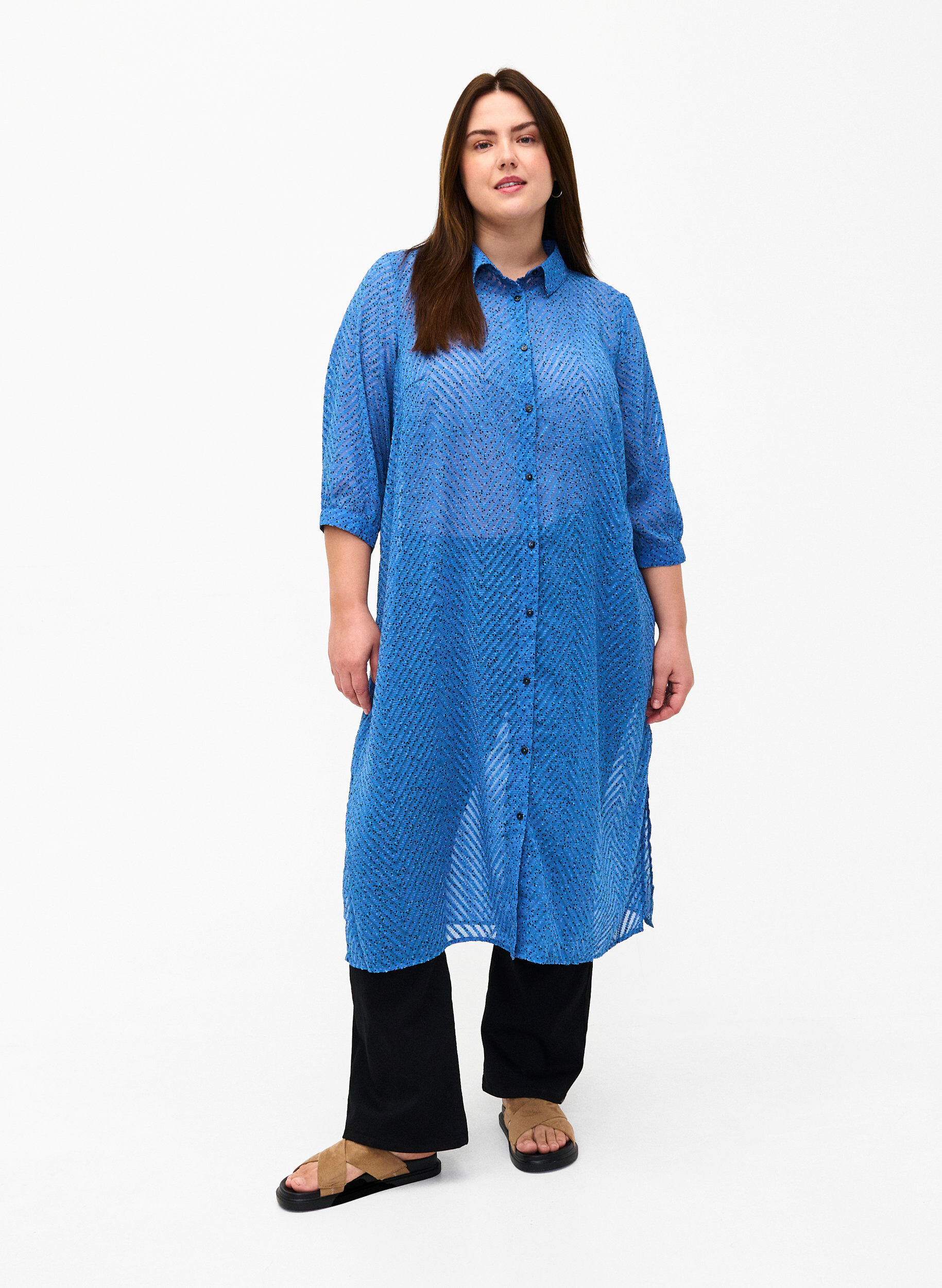 Zizzi Robe chemise &agrave; pois avec manches 3/4 et fente, Riverside Dot, Model image number 0