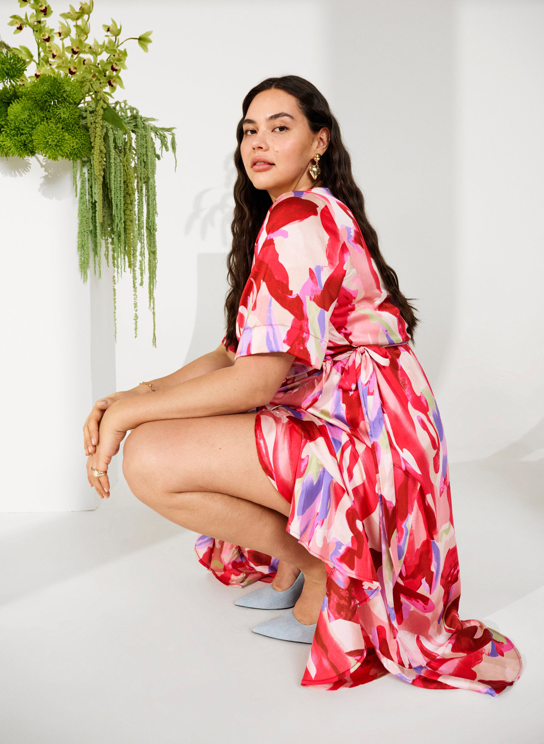 Zizzi Satin-Wickelkleid mit Aufdruck, Geranium Graphic AOP, Image image number 0