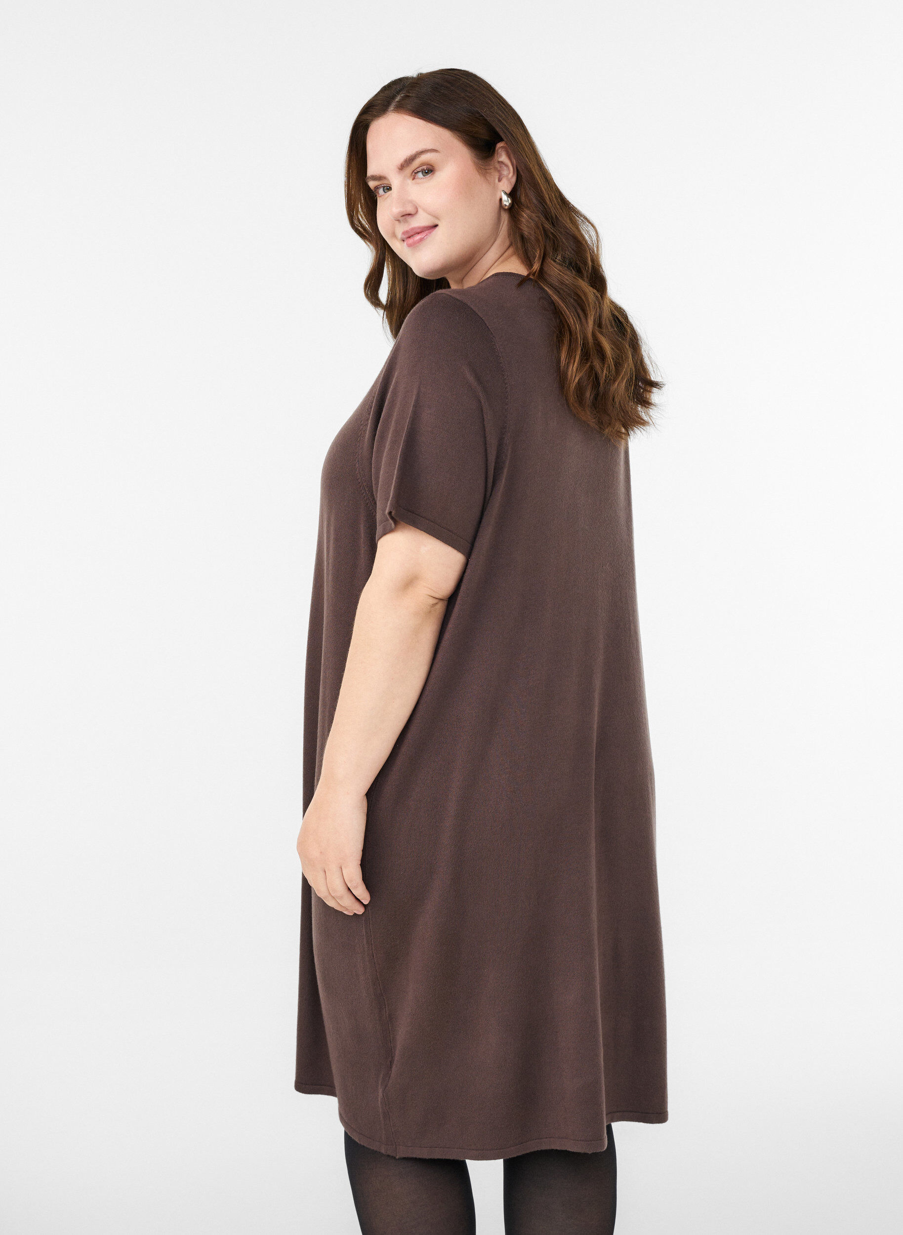 Zizzi Knielanges Strickkleid mit kurzen &Auml;rmeln, Braun, Model image number 2