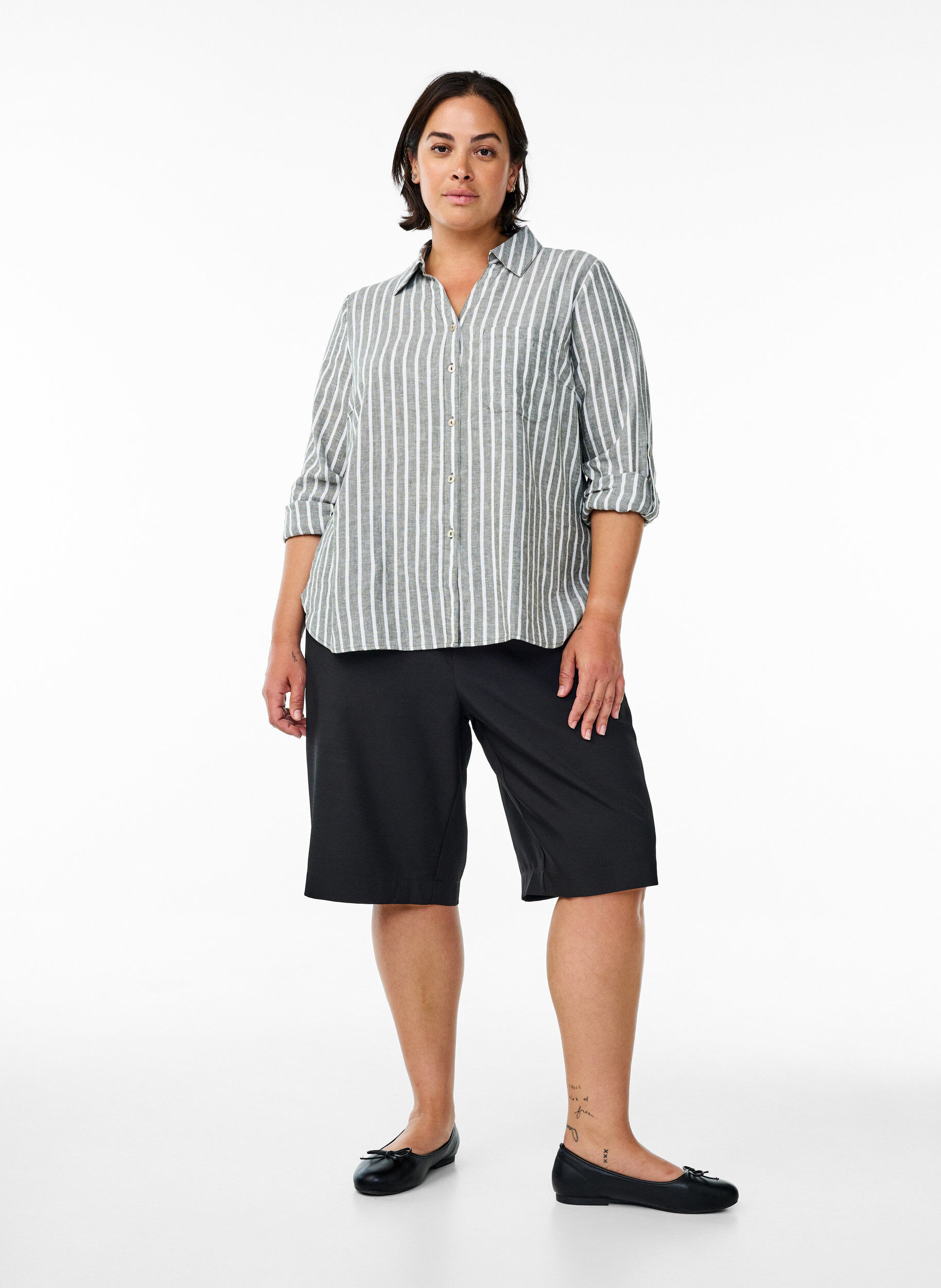 Zizzi Bluse aus Leinen und Viskose mit 3/4-&Auml;rmeln, Gr&uuml;n, Model image number 1